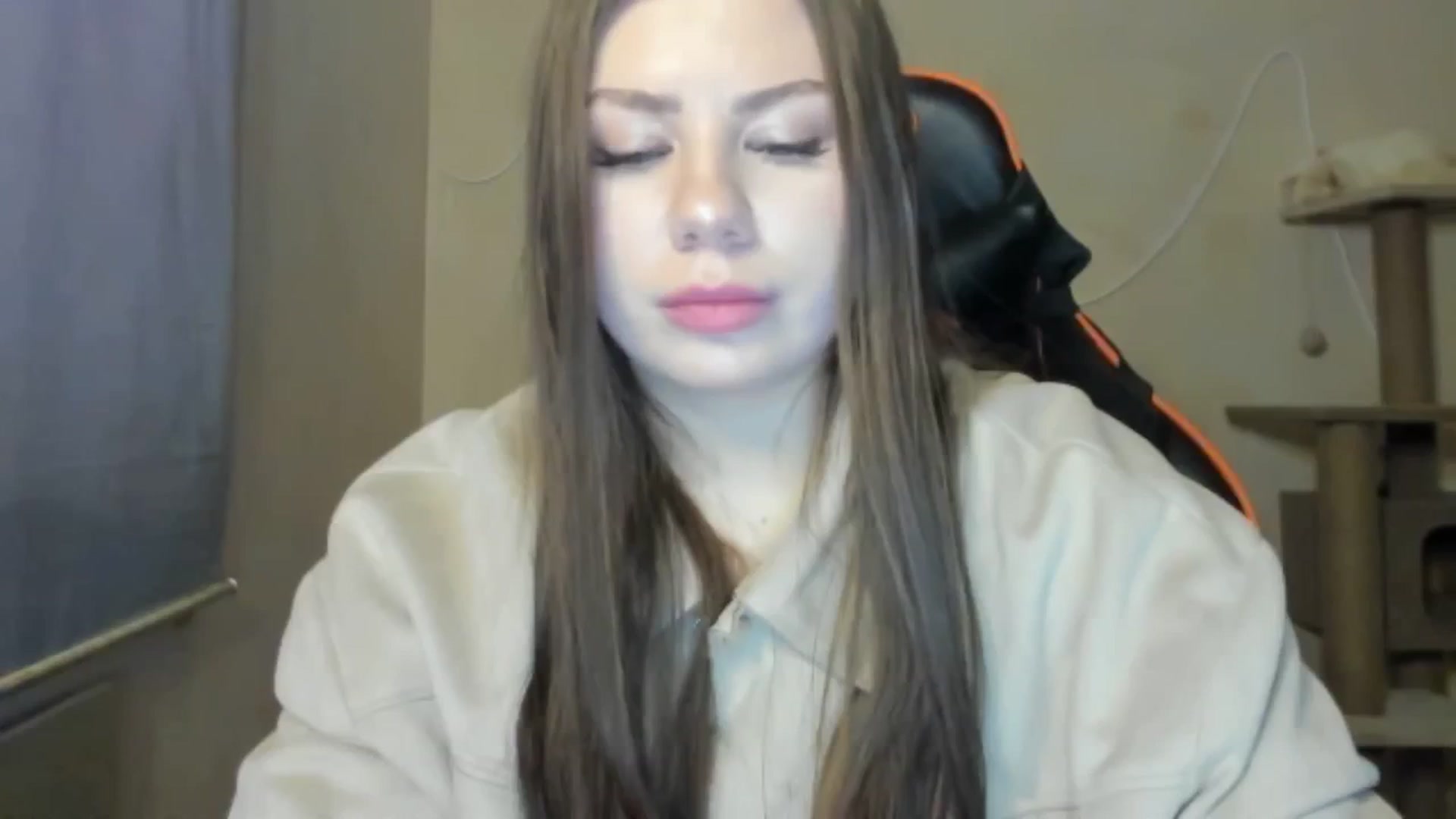 Gallery image thumbnail from FlyingDream's myfreecams stream on, 12/17/2025, 11:27 image 10 of 20