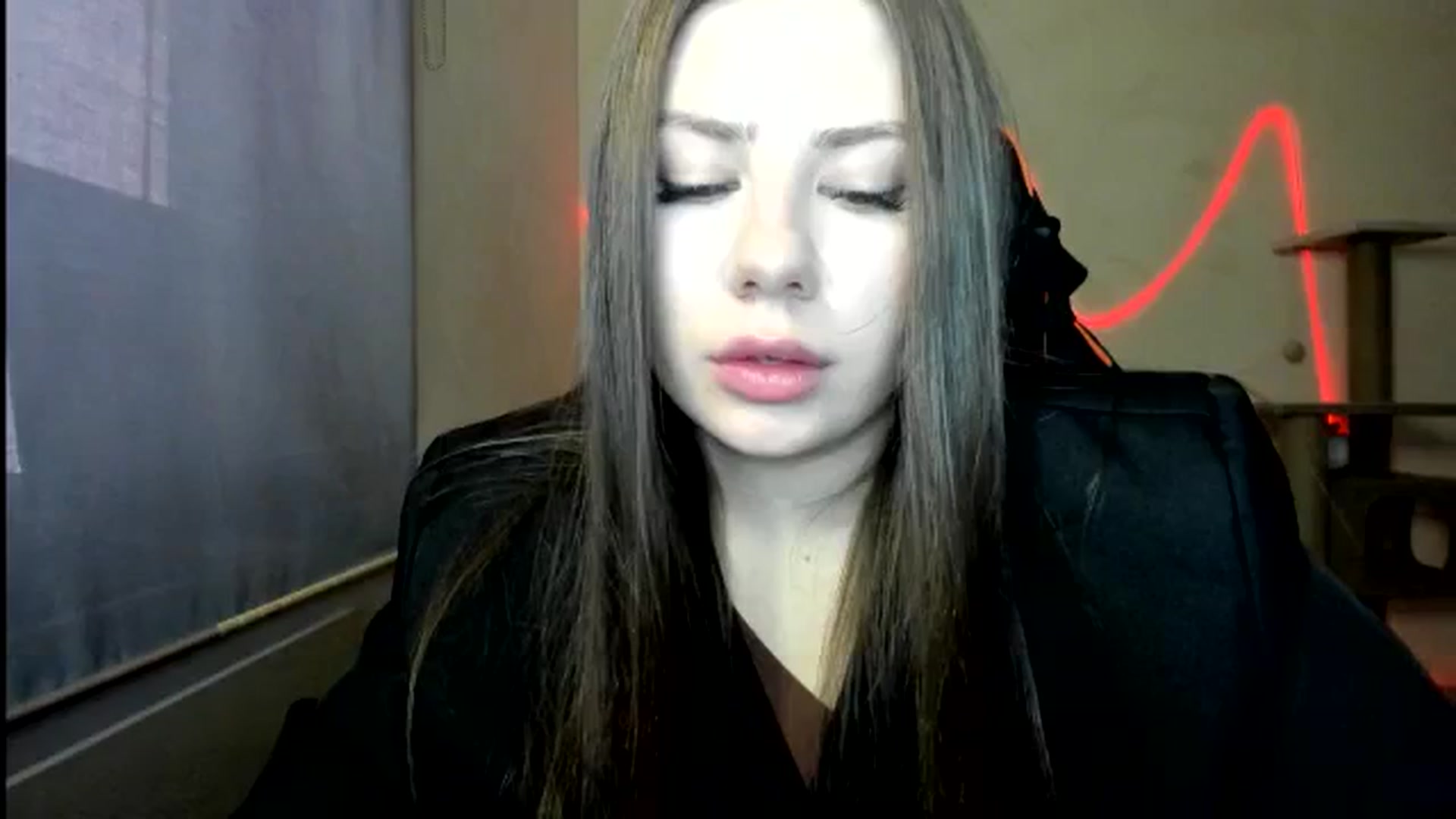 Gallery image thumbnail from FlyingDream's myfreecams stream on, 12/18/2025, 12:45 image 20 of 20