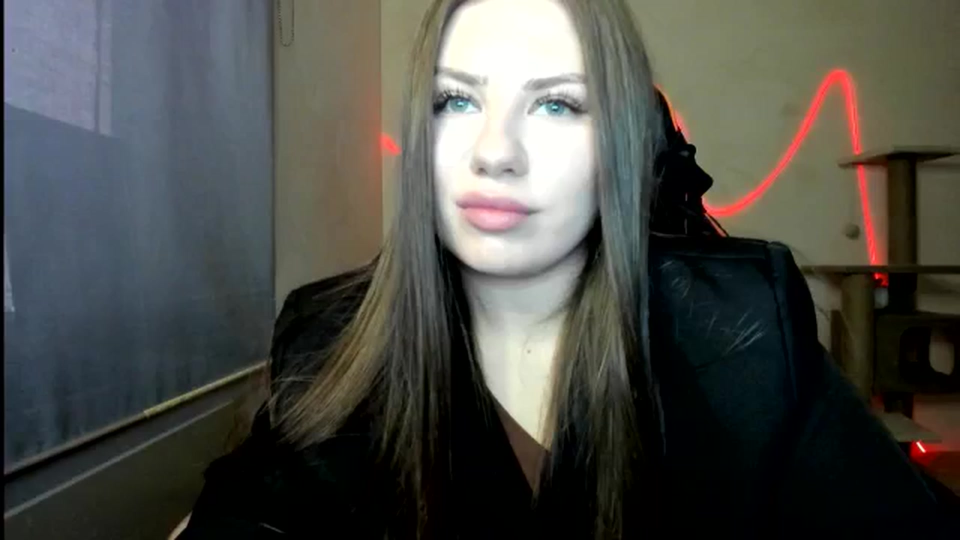 Gallery image thumbnail from FlyingDream's myfreecams stream on, 12/18/2025, 12:45 image 17 of 20