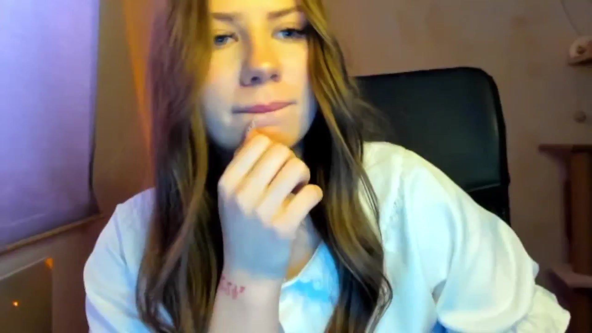 Gallery image thumbnail from FlyingDream's myfreecams stream on, 03/08/2026, 12:32 image 4 of 20