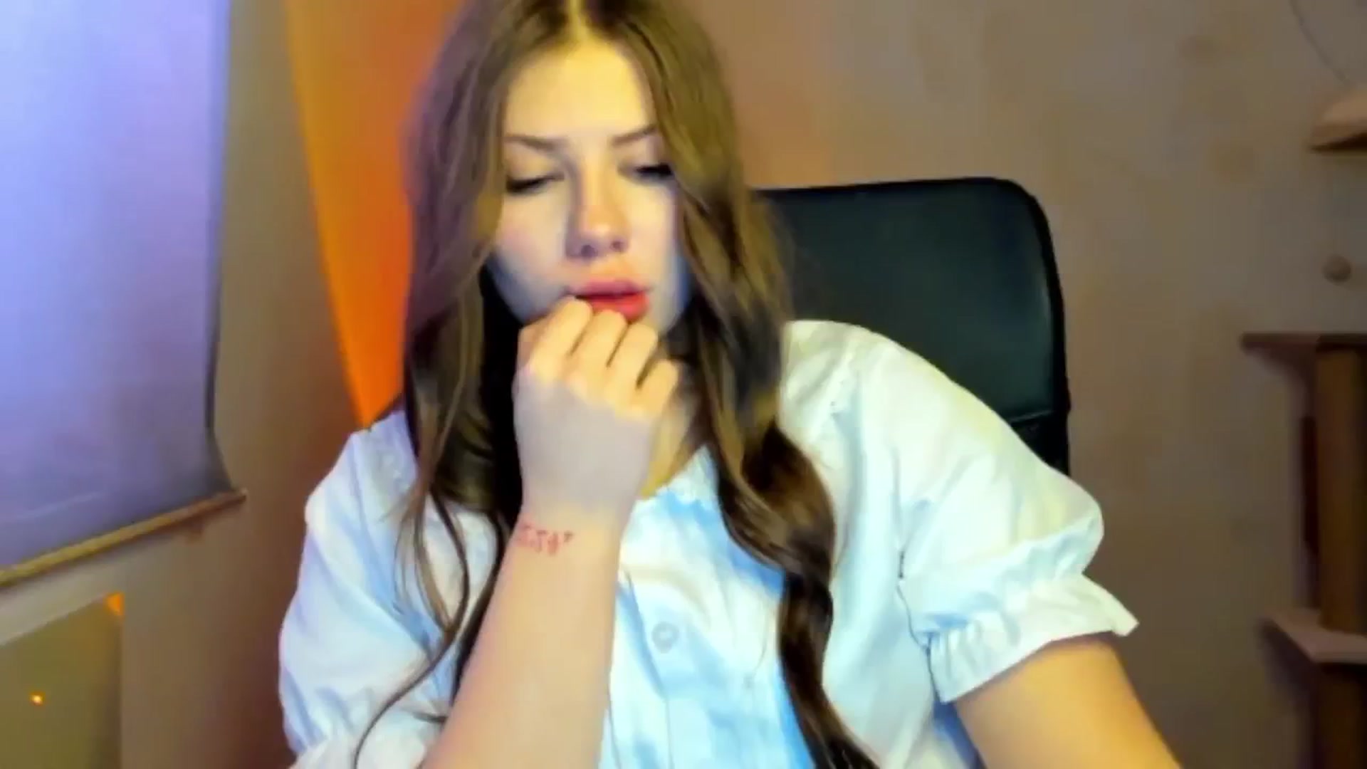 Gallery image thumbnail from FlyingDream's myfreecams stream on, 03/08/2026, 12:32 image 16 of 20