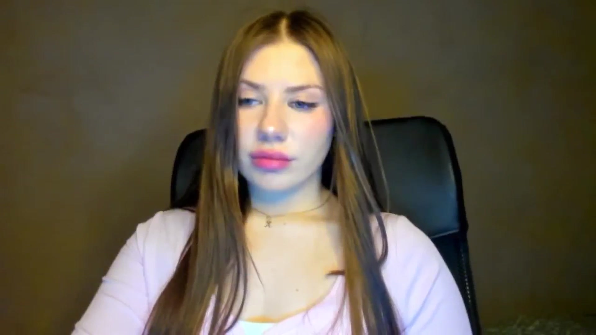 Gallery image thumbnail from FlyingDream's myfreecams stream on, 03/19/2026, 18:00 image 9 of 20
