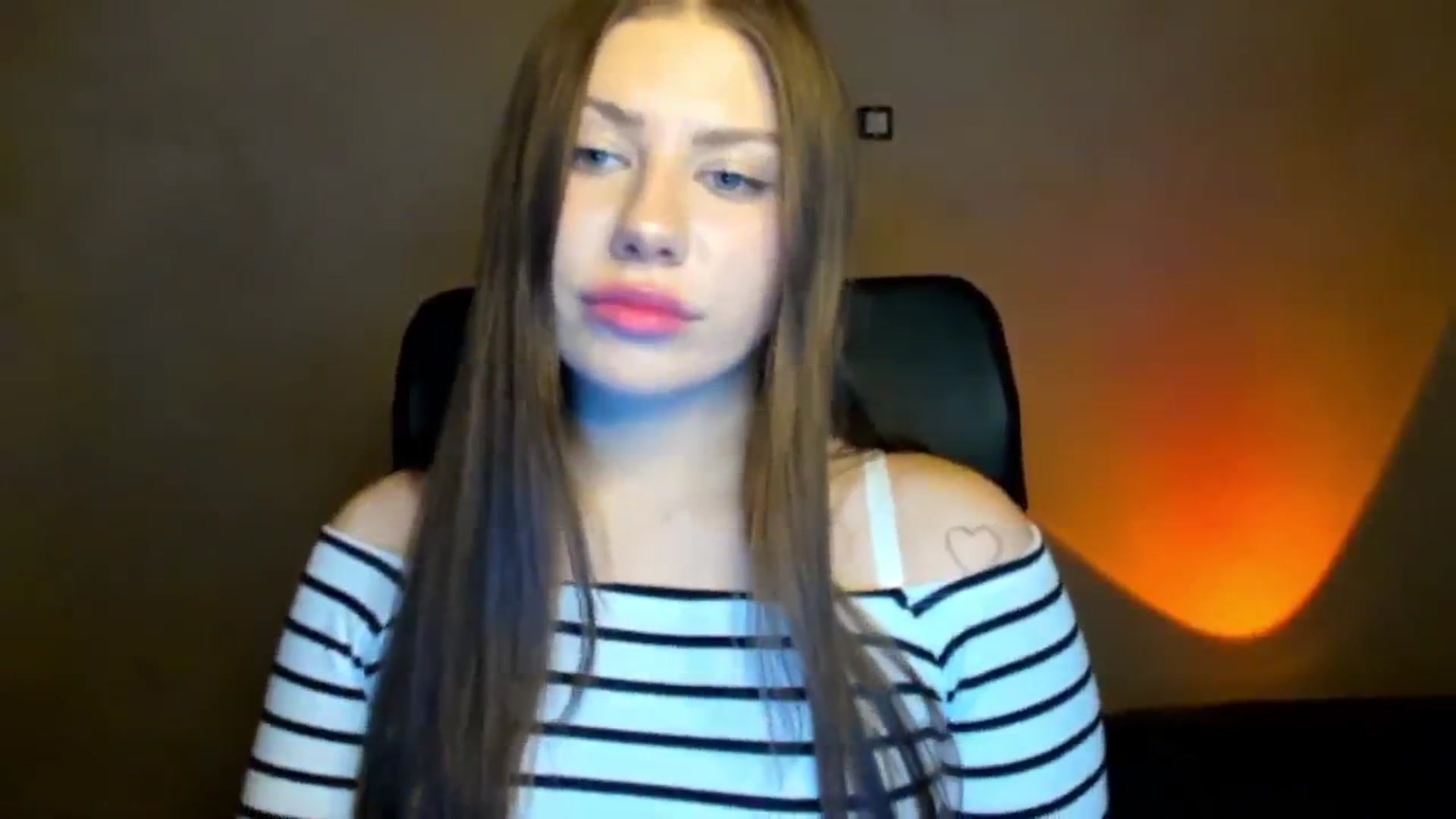Gallery image thumbnail from FlyingDream's myfreecams stream on, 04/17/2026, 16:41 image 16 of 20