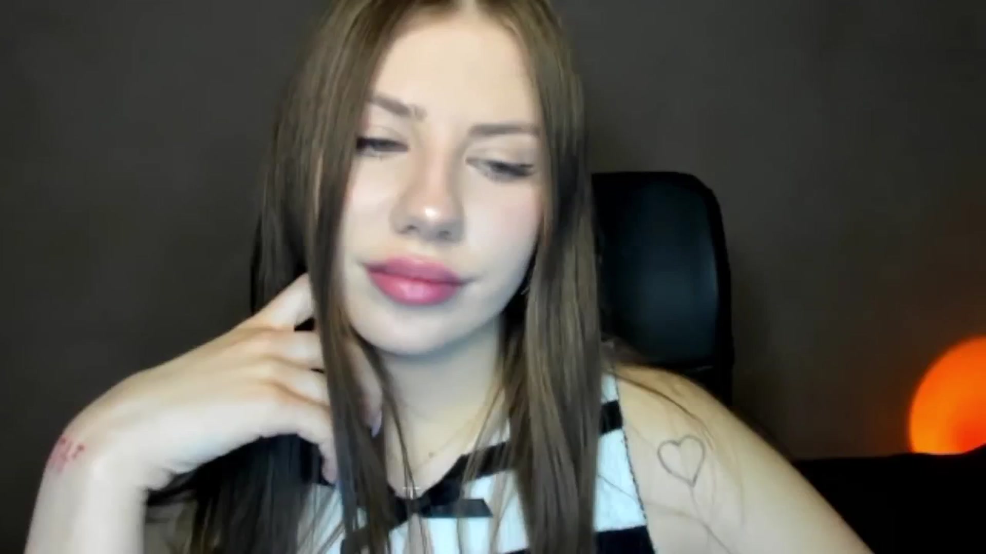 Gallery image thumbnail from FlyingDream's myfreecams stream on, 05/02/2026, 16:51 image 16 of 20