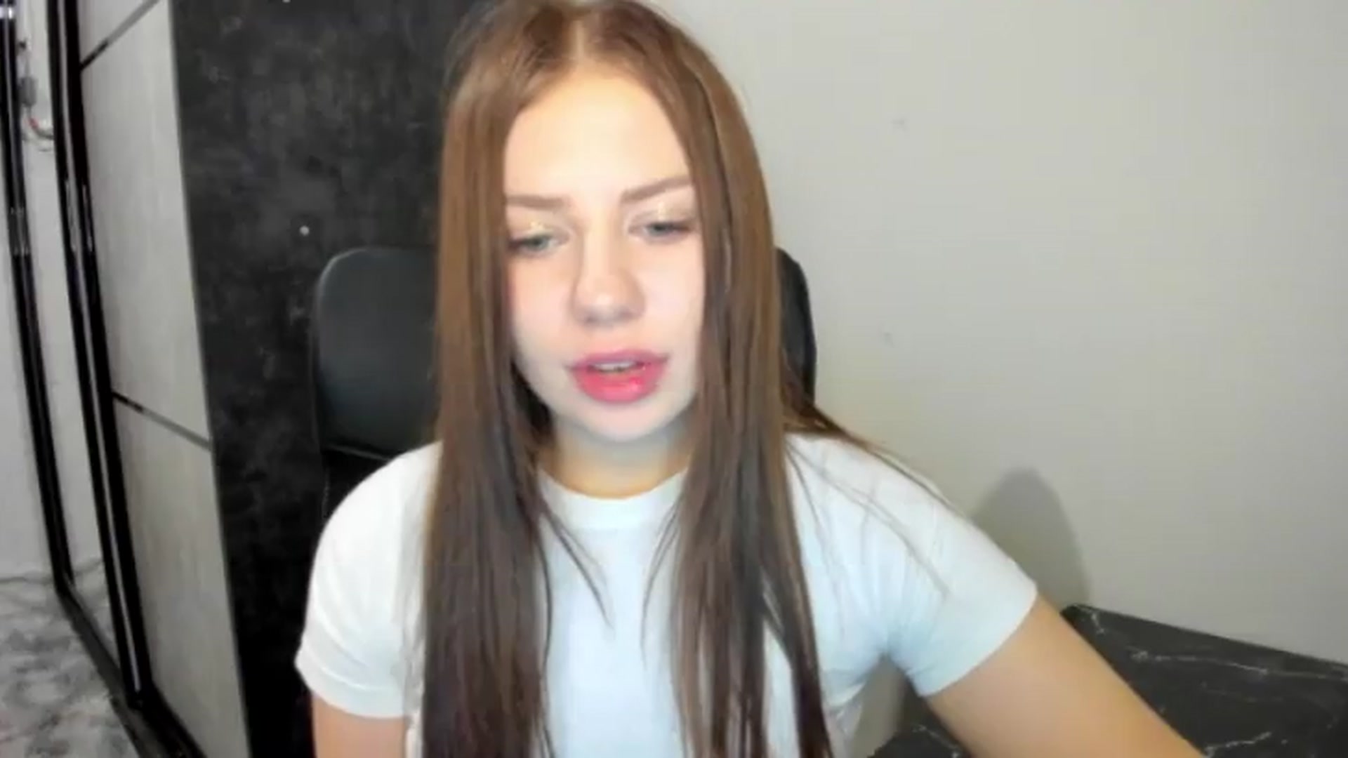 Gallery image thumbnail from FlyingDream's myfreecams stream on, 05/26/2026, 19:15 image 15 of 20