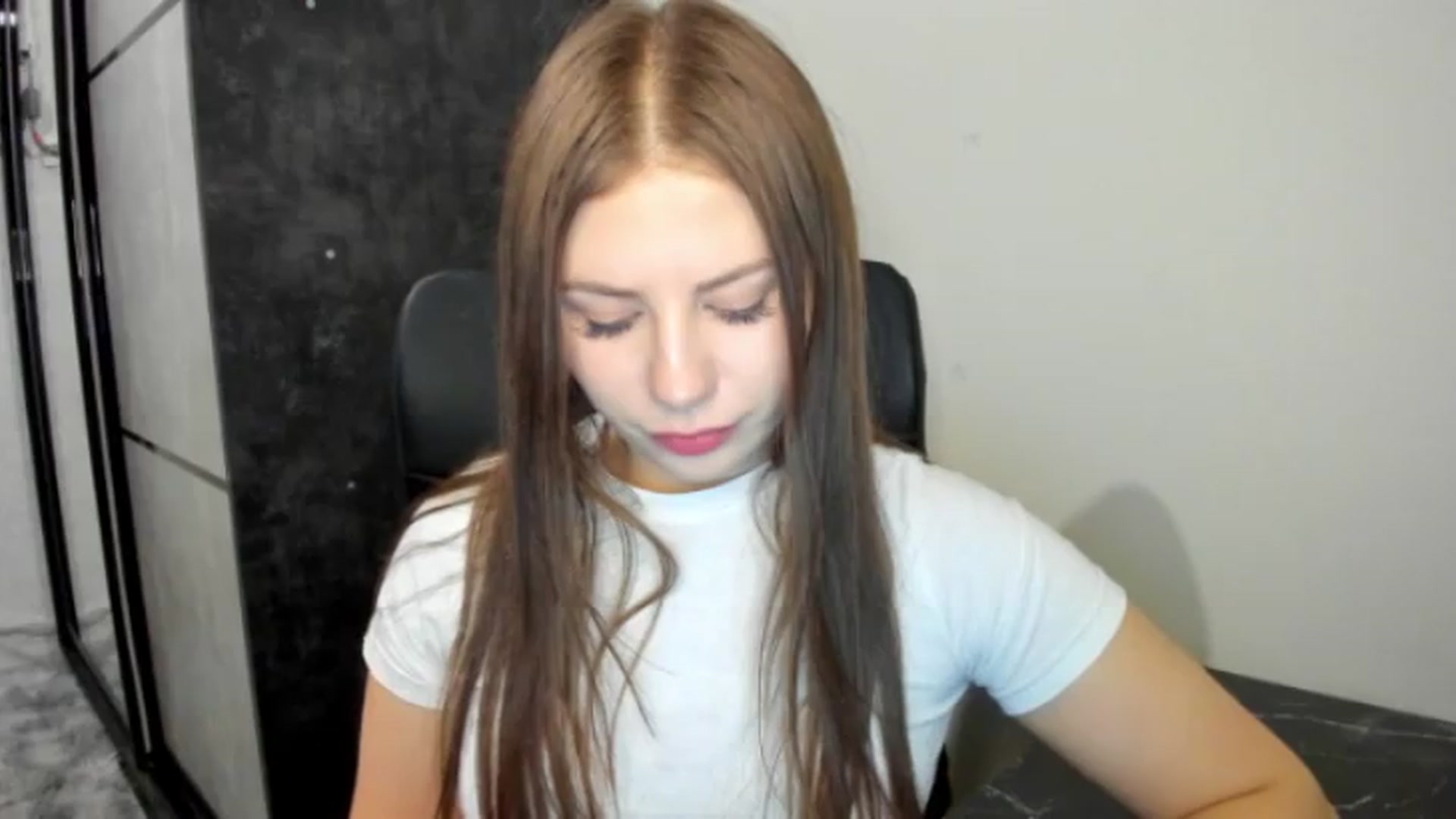 Gallery image thumbnail from FlyingDream's myfreecams stream on, 05/26/2026, 19:15 image 6 of 20