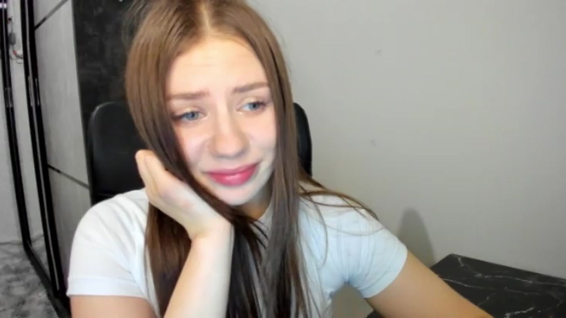 Gallery image thumbnail from FlyingDream's myfreecams stream on, 05/26/2026, 19:15 image 18 of 20