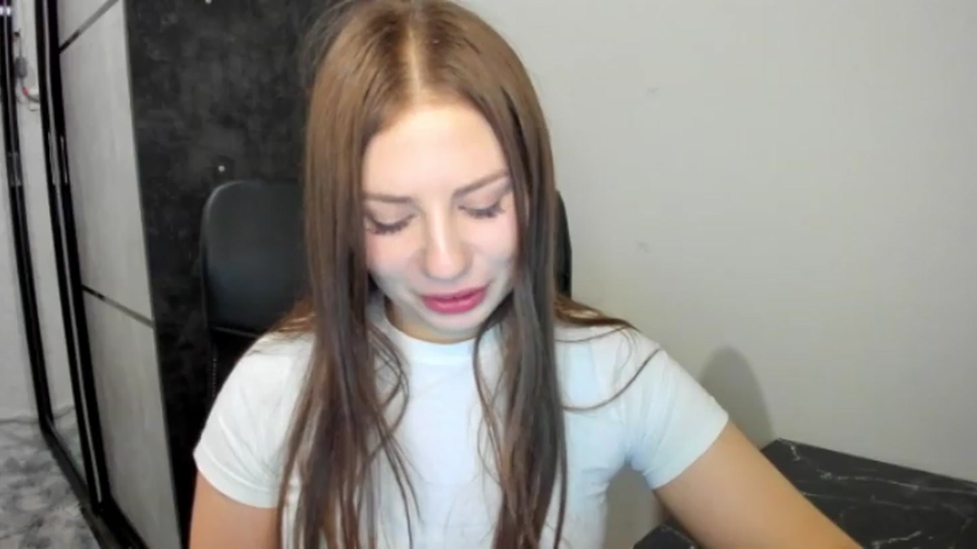 Gallery image thumbnail from FlyingDream's myfreecams stream on, 05/26/2026, 19:15 image 13 of 20