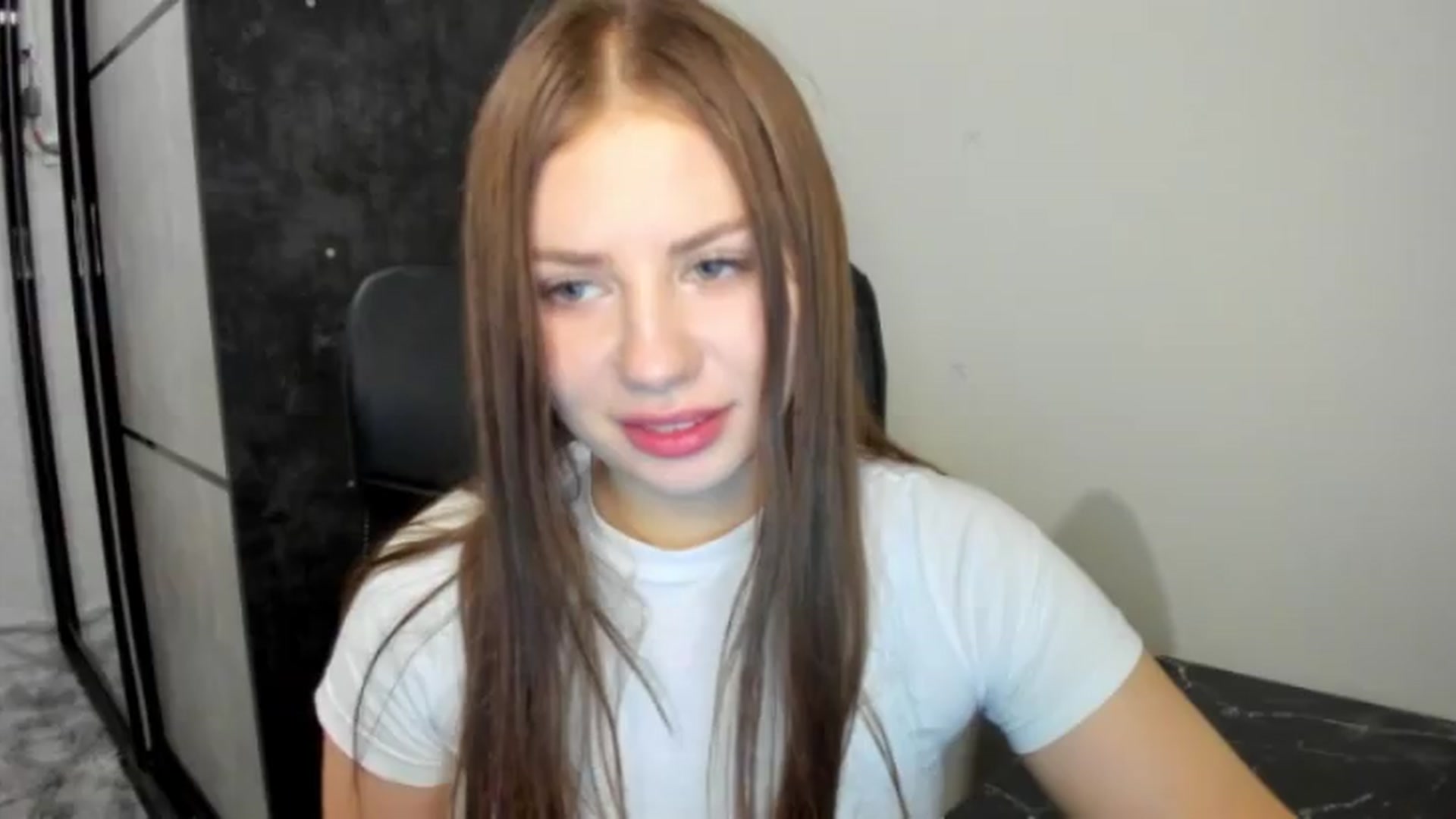 Gallery image thumbnail from FlyingDream's myfreecams stream on, 05/26/2026, 19:15 image 7 of 20