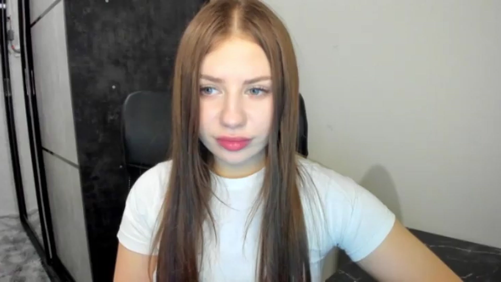Gallery image thumbnail from FlyingDream's myfreecams stream on, 05/26/2026, 19:15 image 3 of 20
