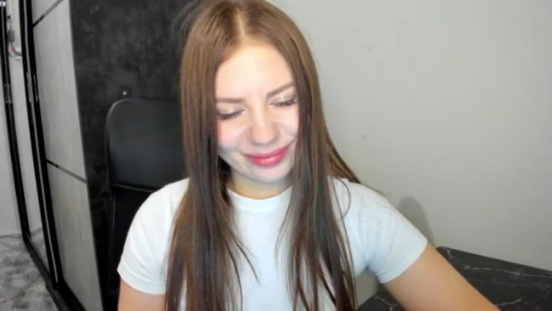 Gallery image thumbnail from FlyingDream's myfreecams stream on, 05/26/2026, 19:15 image 19 of 20
