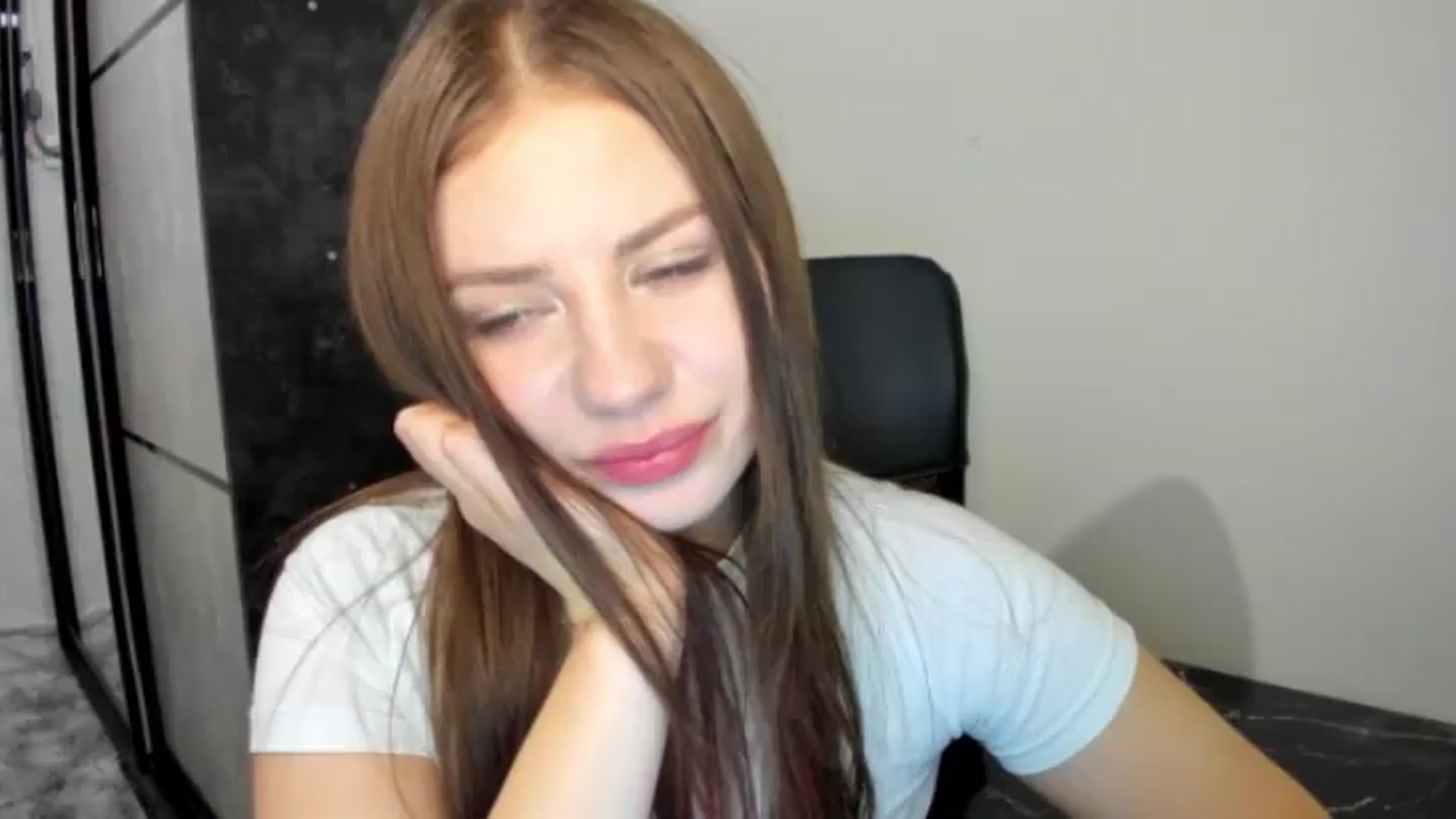 Gallery image thumbnail from FlyingDream's myfreecams stream on, 05/26/2026, 19:15 image 1 of 20