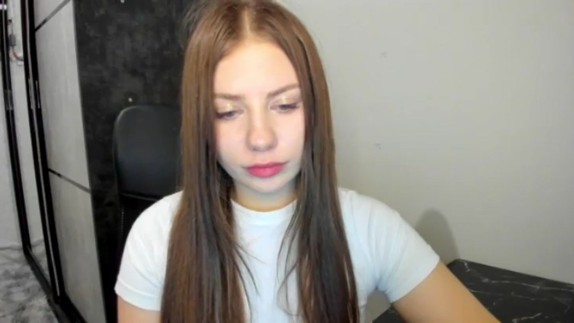Gallery image thumbnail from FlyingDream's myfreecams stream on, 05/26/2026, 19:15 image 14 of 20
