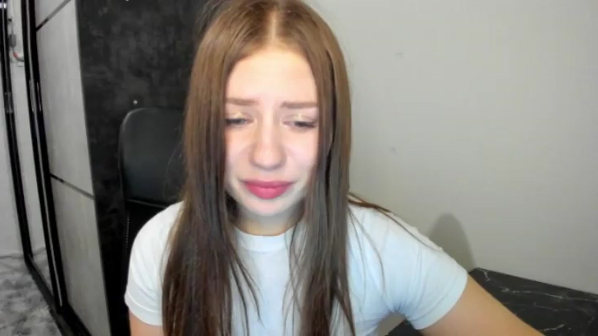 Gallery image thumbnail from FlyingDream's myfreecams stream on, 05/26/2026, 19:15 image 17 of 20