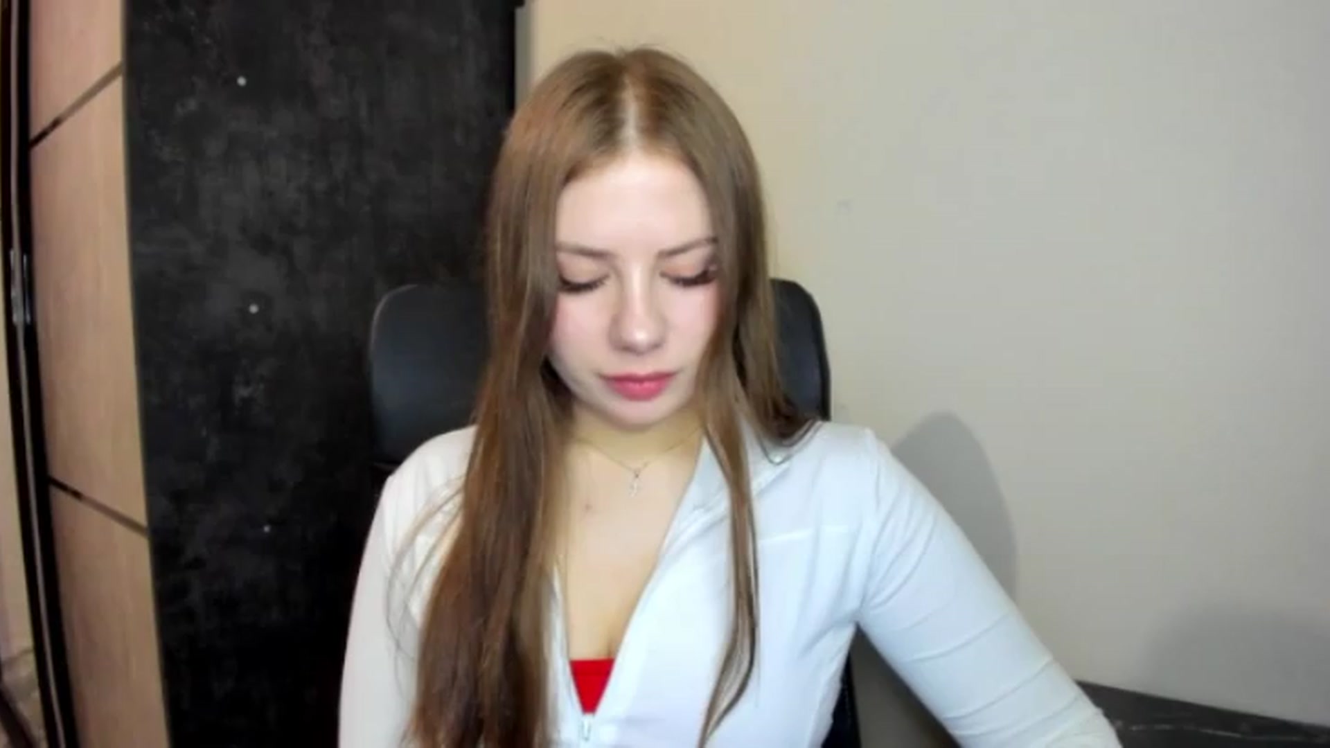 Gallery image thumbnail from FlyingDream's myfreecams stream on, 06/05/2026, 18:58 image 16 of 20