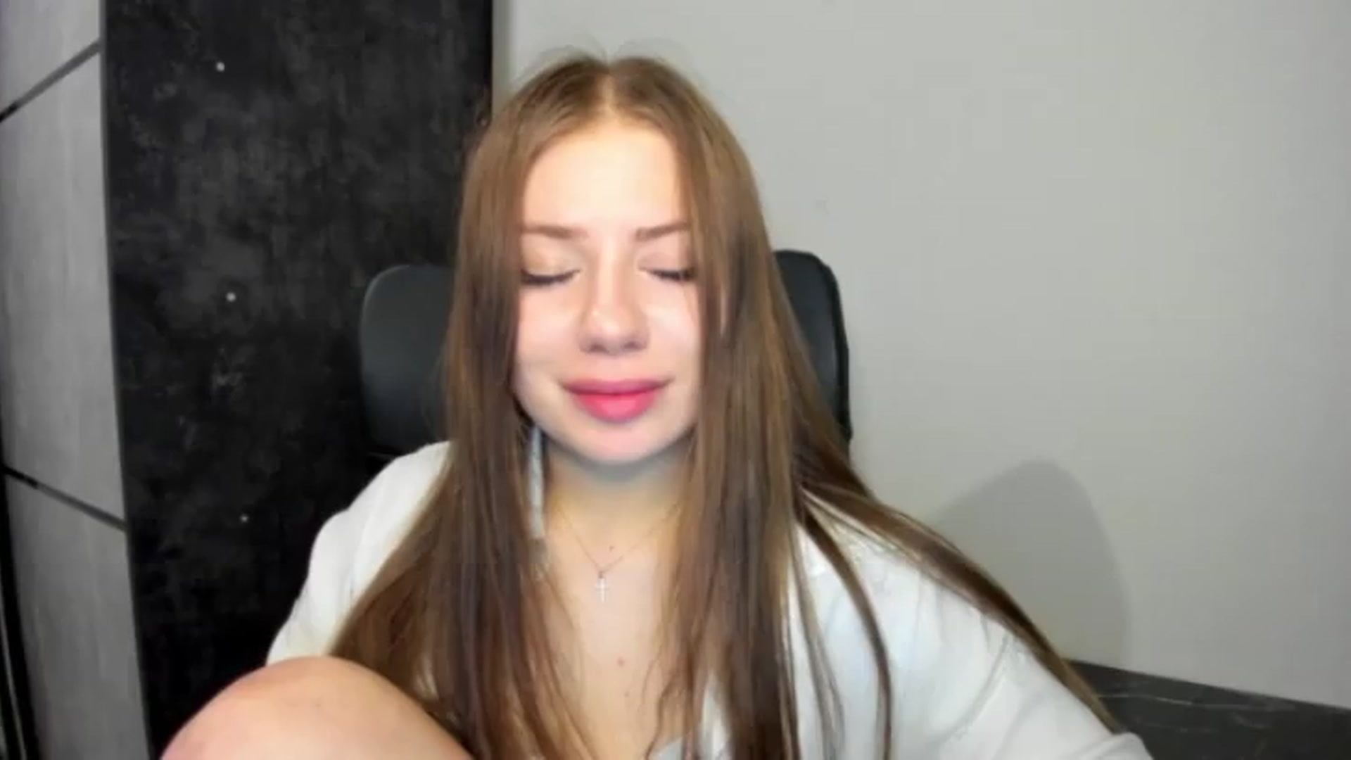 Gallery image thumbnail from FlyingDream's myfreecams stream on, 06/15/2026, 20:37 image 2 of 20