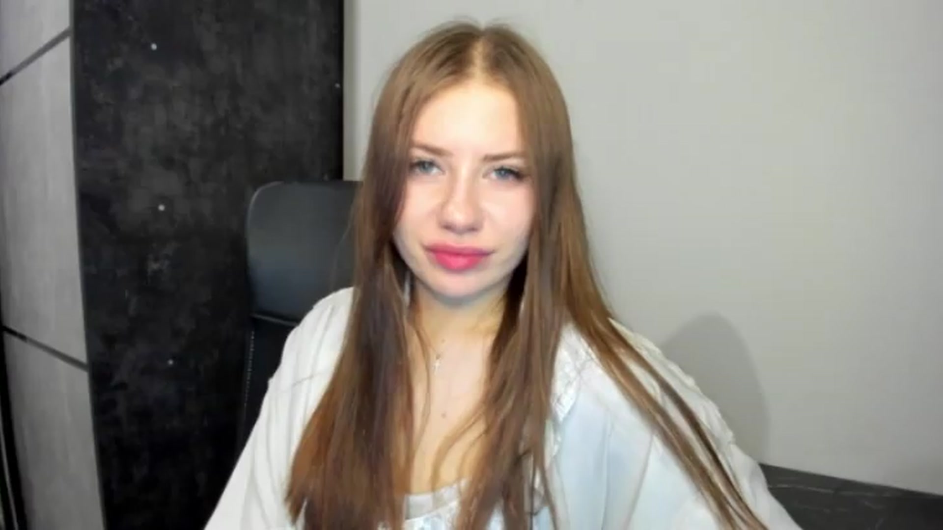 Gallery image thumbnail from FlyingDream's myfreecams stream on, 06/15/2026, 20:37 image 6 of 20
