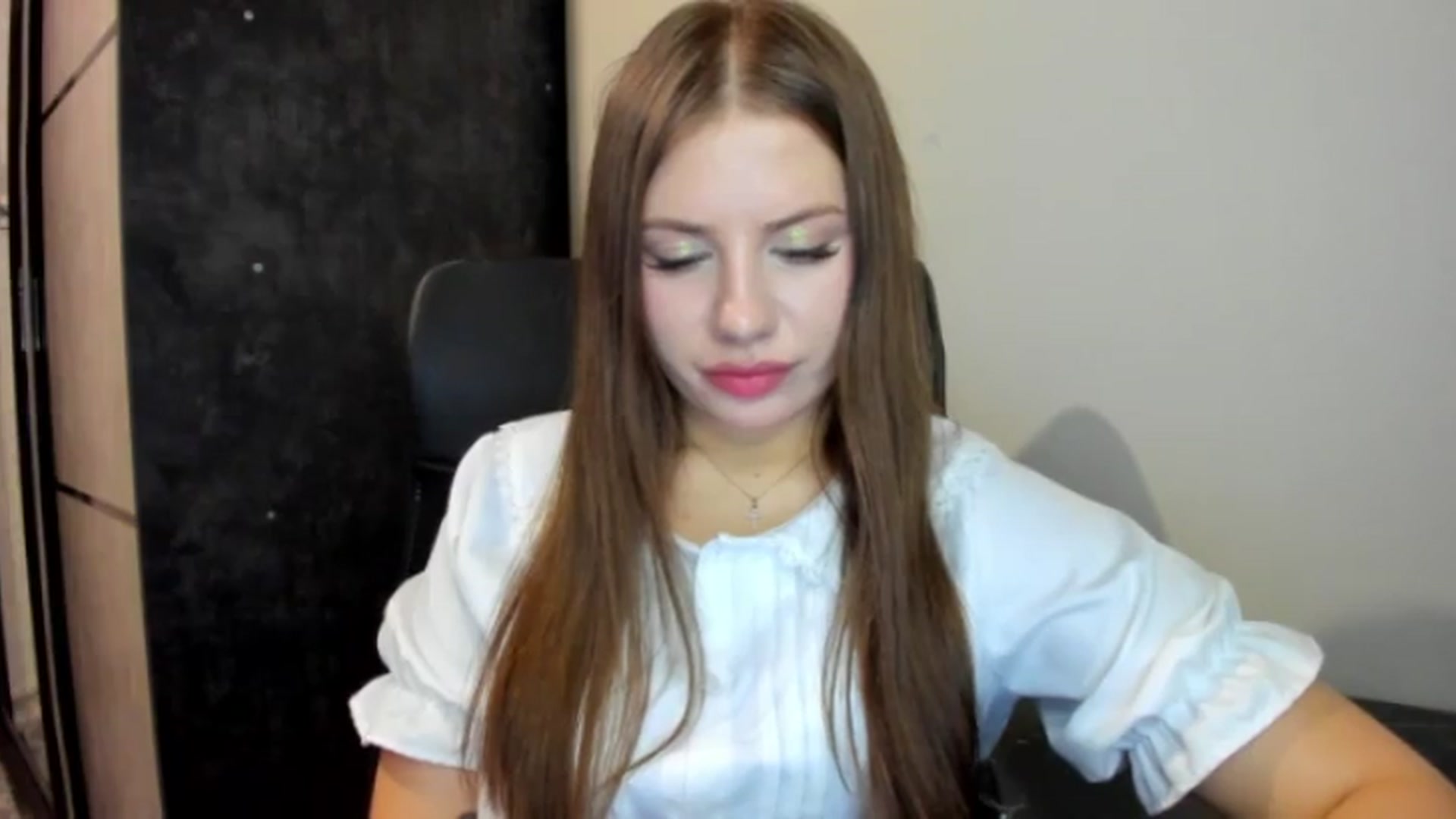 Gallery image thumbnail from FlyingDream's myfreecams stream on, 06/22/2026, 18:45 image 18 of 20