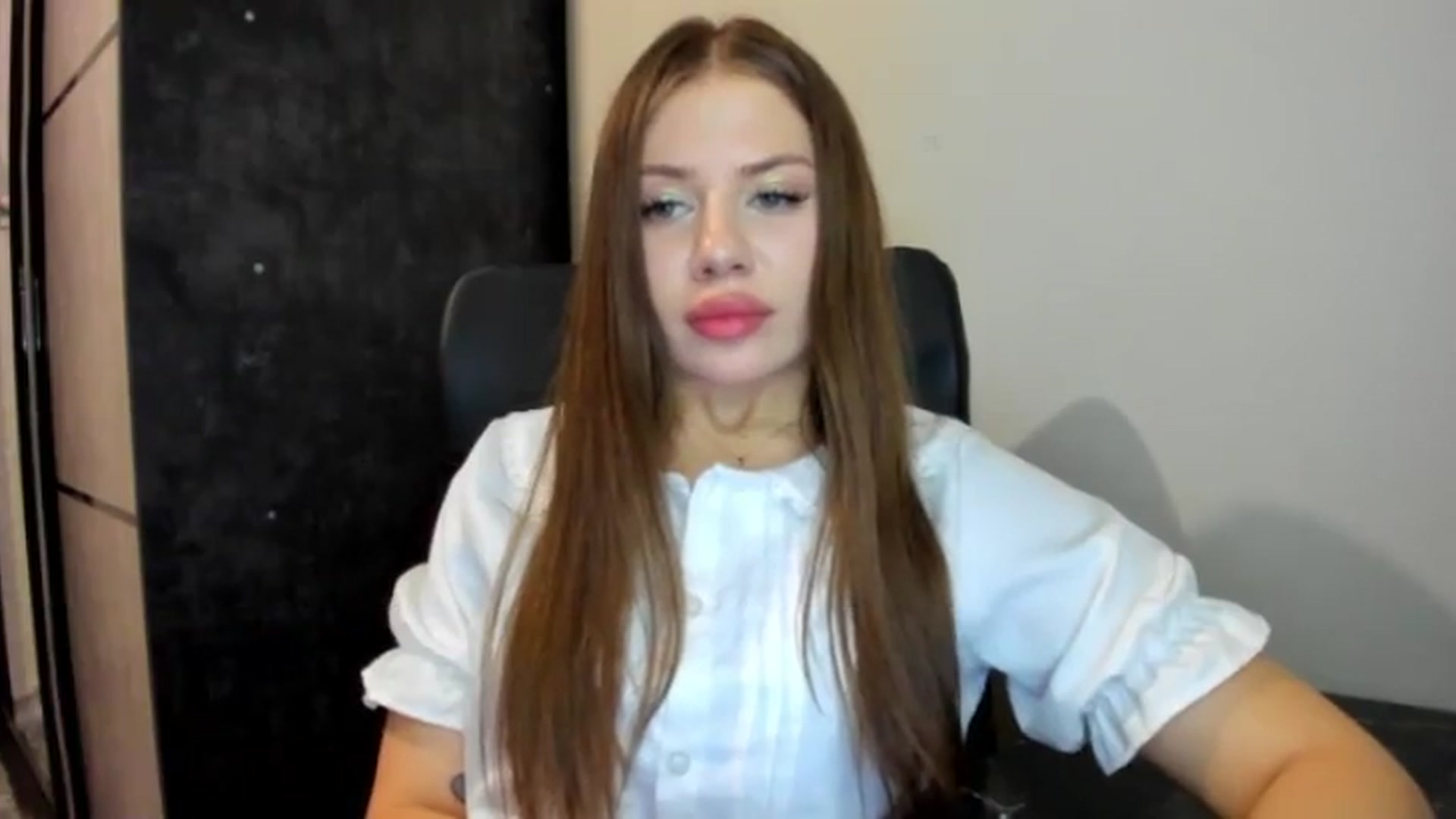 Gallery image thumbnail from FlyingDream's myfreecams stream on, 06/22/2026, 18:45 image 17 of 20