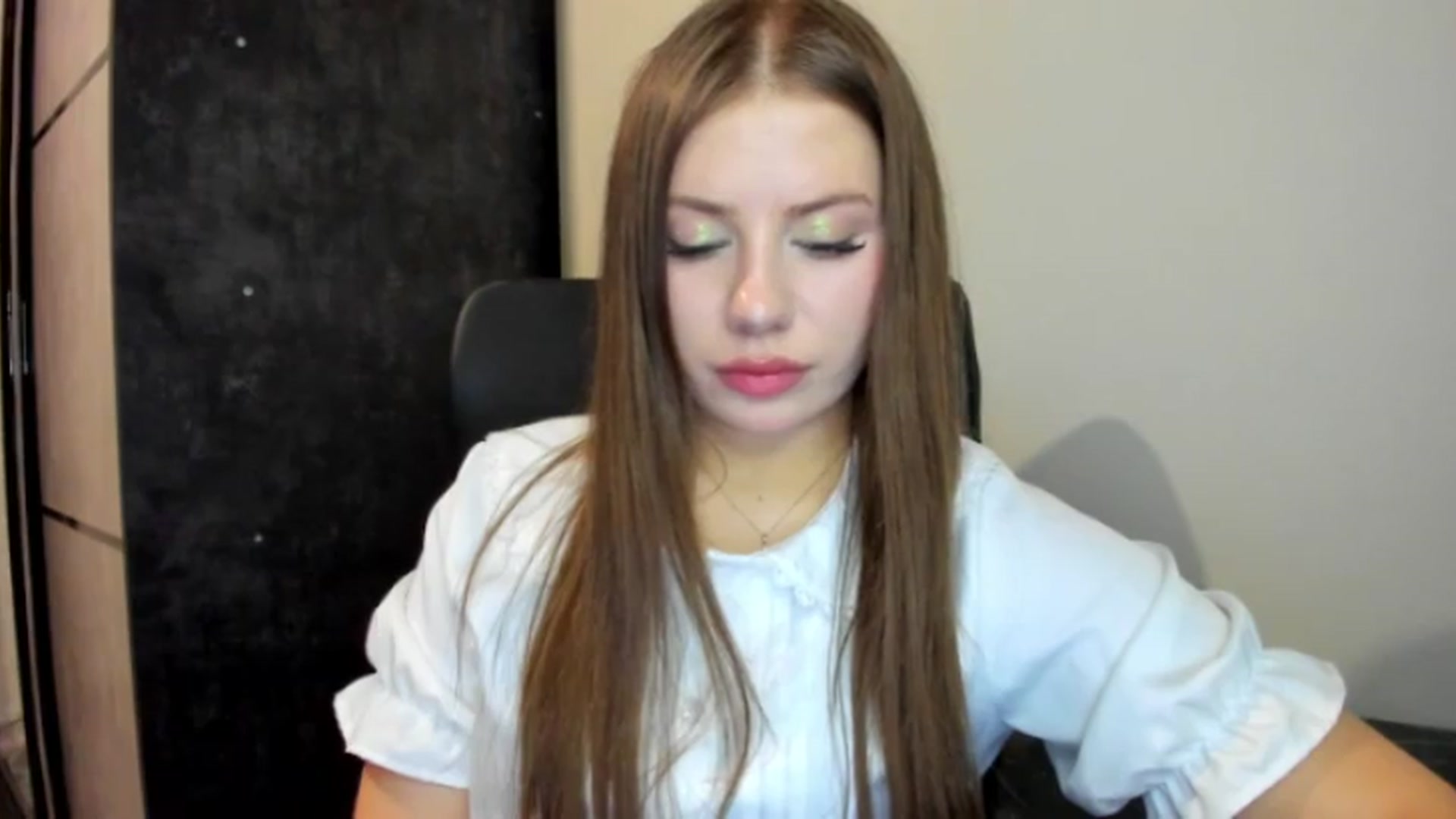 Gallery image thumbnail from FlyingDream's myfreecams stream on, 06/22/2026, 18:45 image 12 of 20