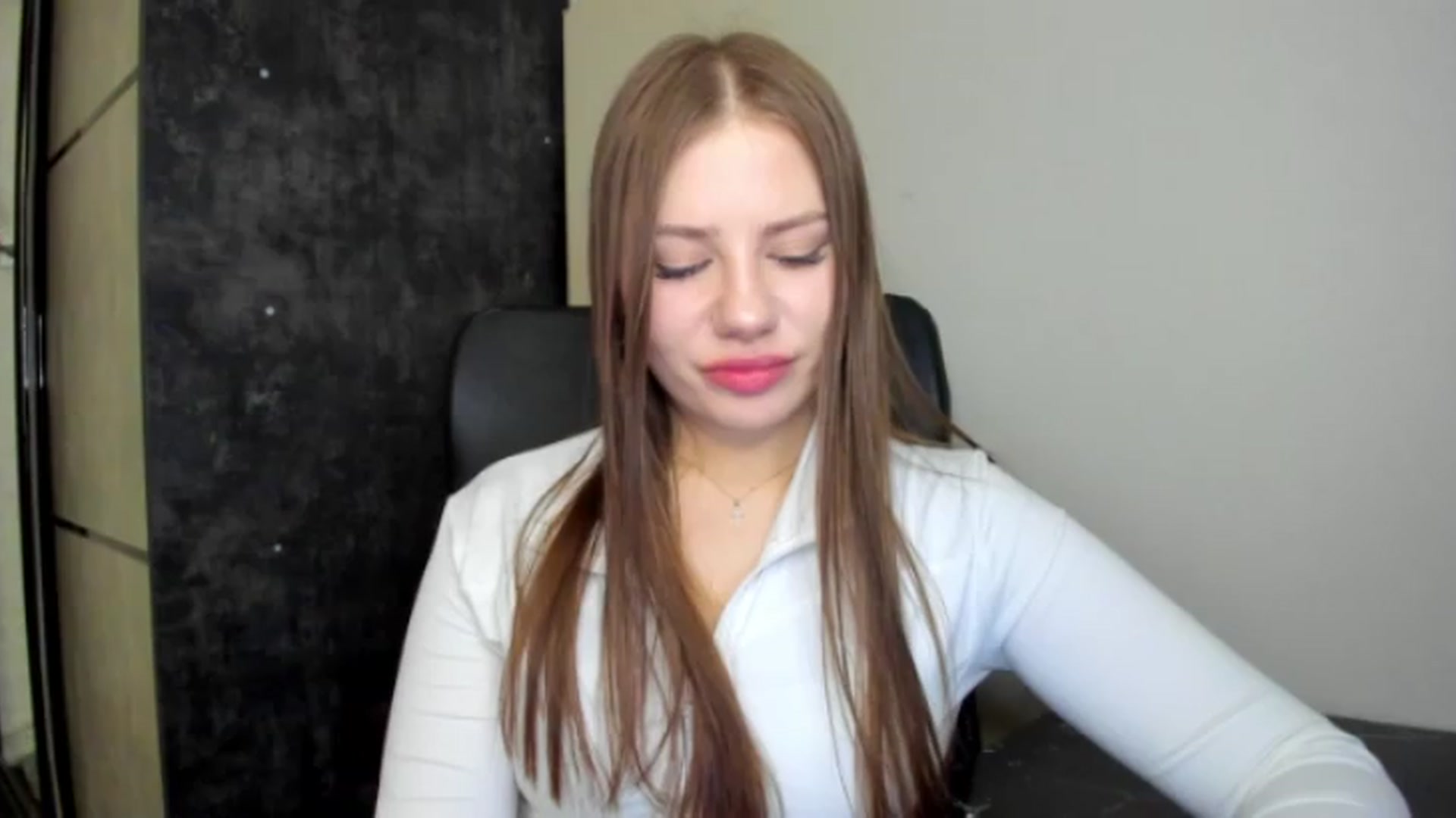 Gallery image thumbnail from FlyingDream's myfreecams stream on, 07/05/2026, 15:42 image 17 of 20