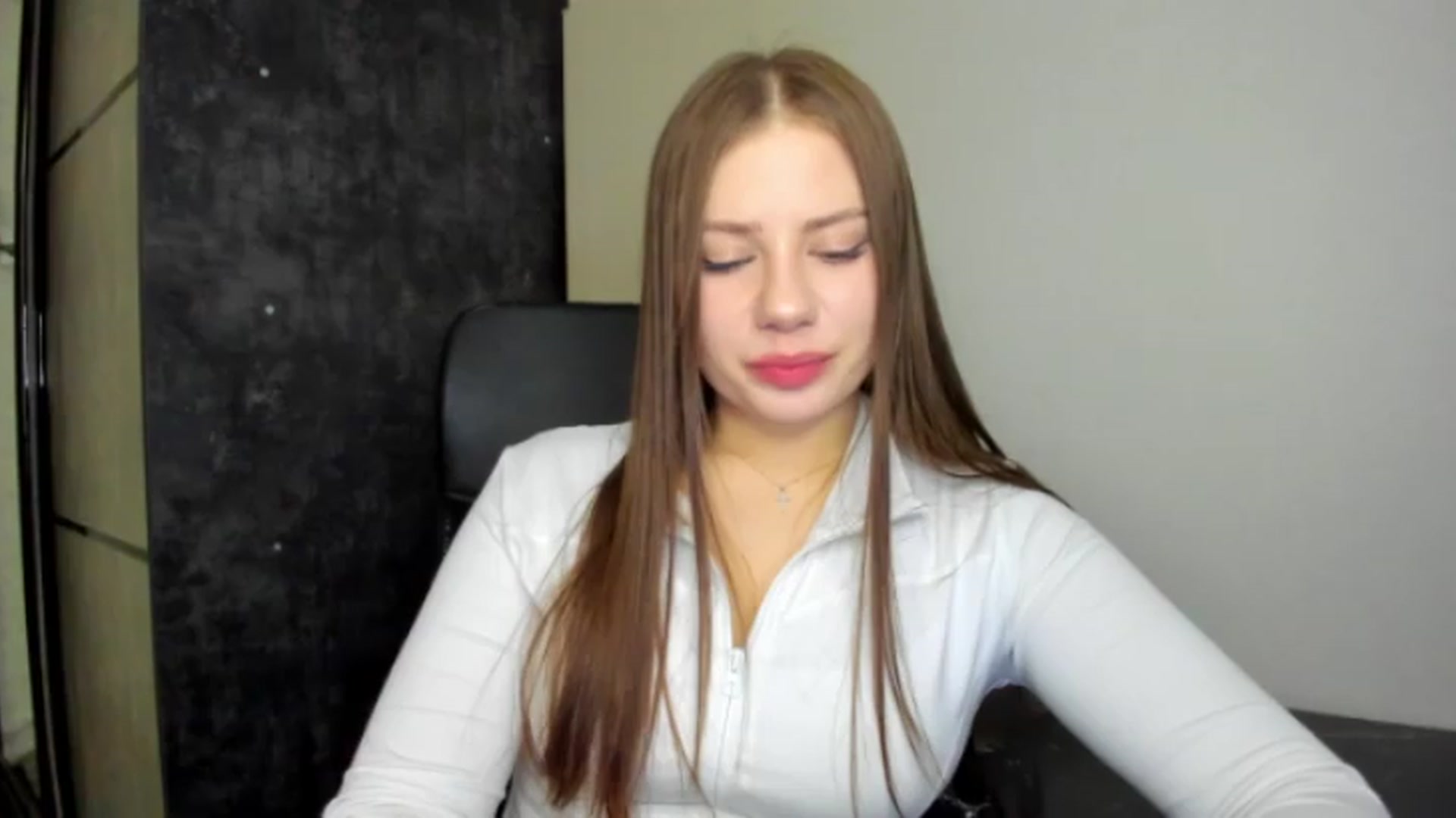 Gallery image thumbnail from FlyingDream's myfreecams stream on, 07/05/2026, 15:42 image 15 of 20