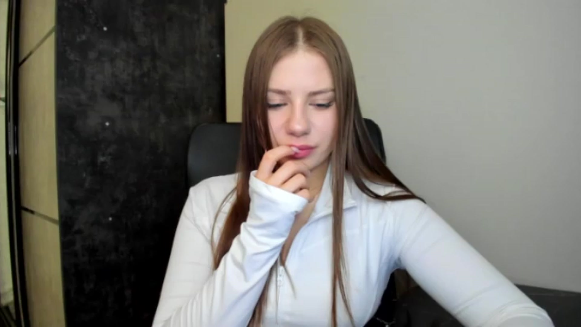 Gallery image thumbnail from FlyingDream's myfreecams stream on, 07/05/2026, 15:42 image 18 of 20