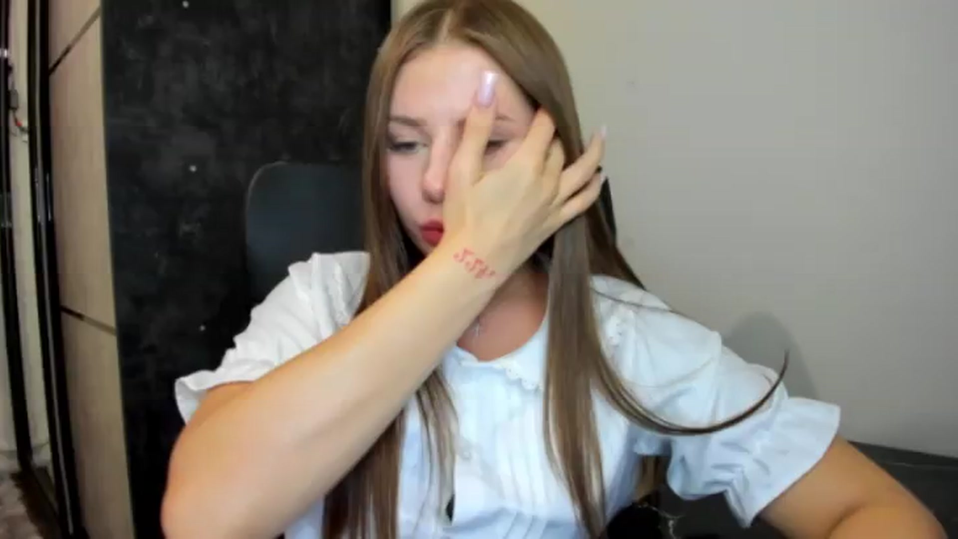 Gallery image thumbnail from FlyingDream's myfreecams stream on, 07/06/2026, 16:15 image 18 of 20