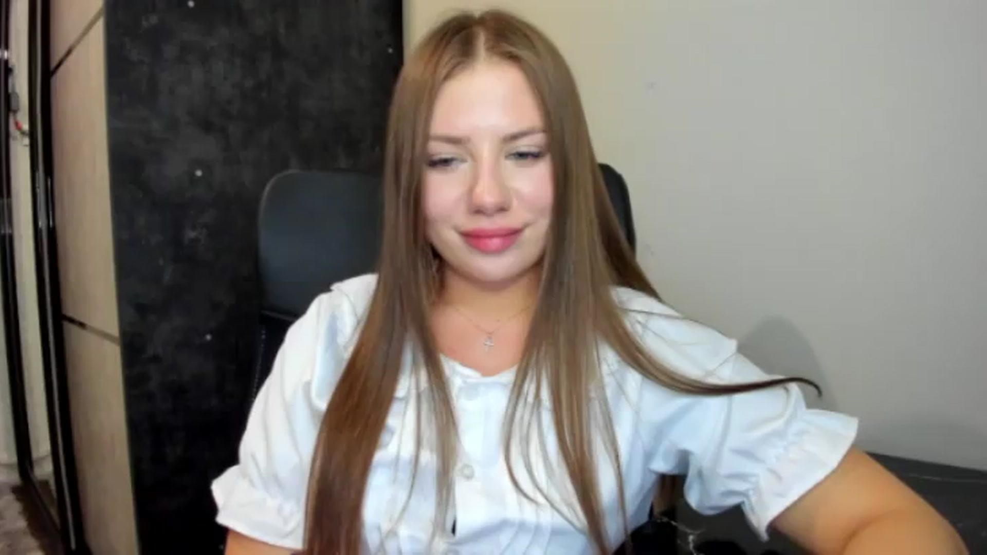 Gallery image thumbnail from FlyingDream's myfreecams stream on, 07/06/2026, 16:15 image 17 of 20