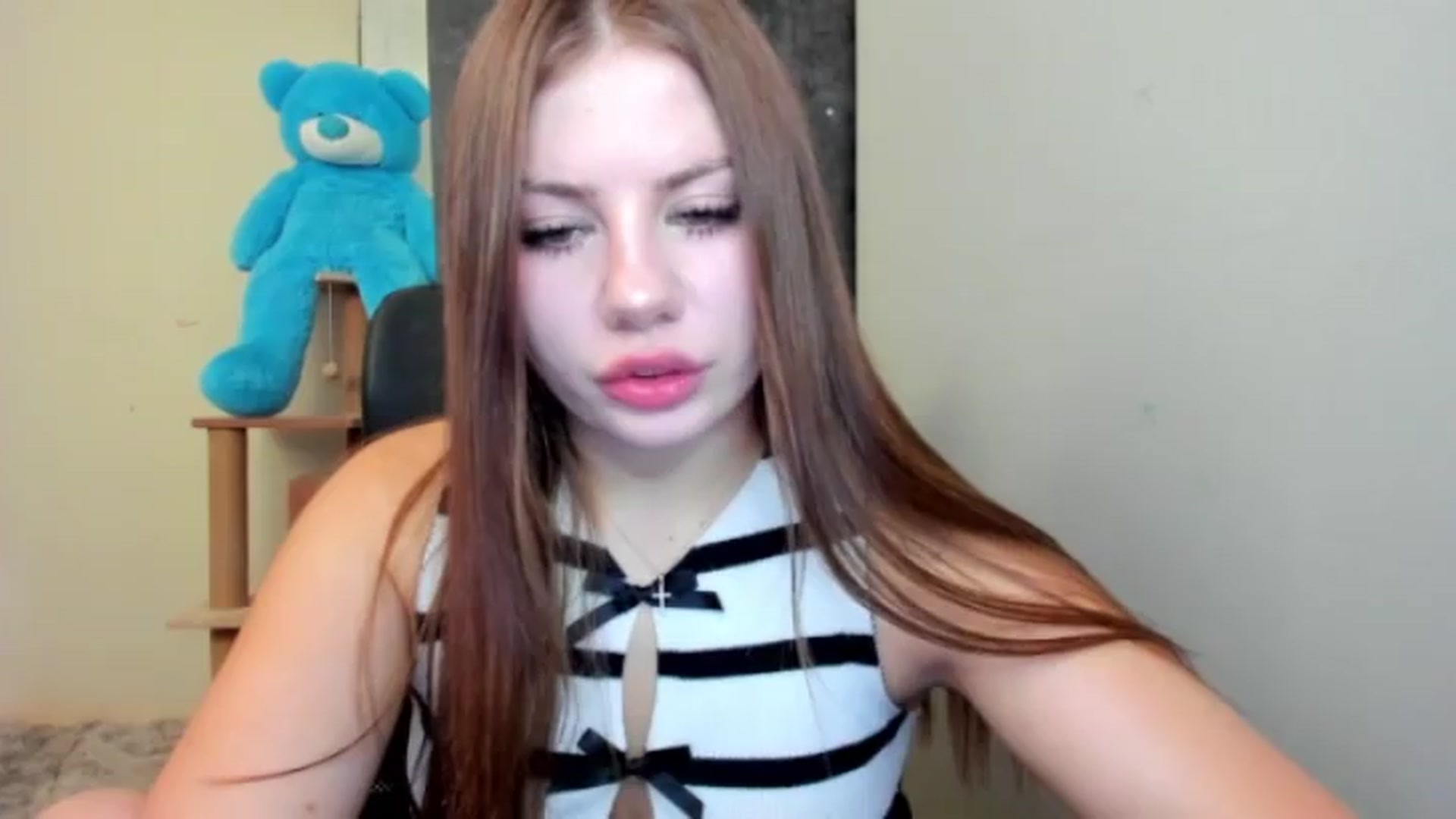 Gallery image thumbnail from FlyingDream's myfreecams stream on, 08/04/2026, 14:32 image 10 of 20