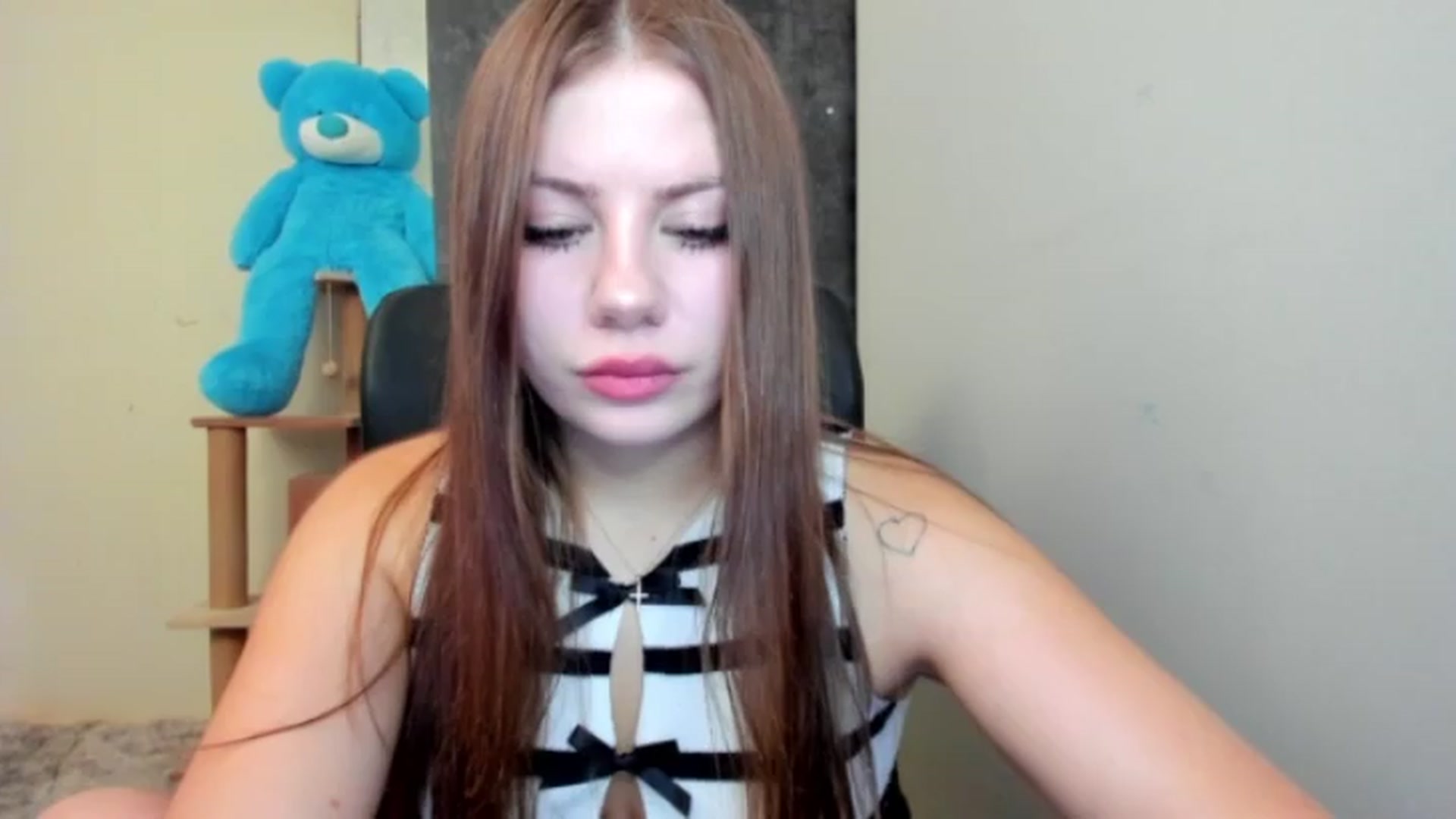 Gallery image thumbnail from FlyingDream's myfreecams stream on, 08/04/2026, 14:32 image 9 of 20