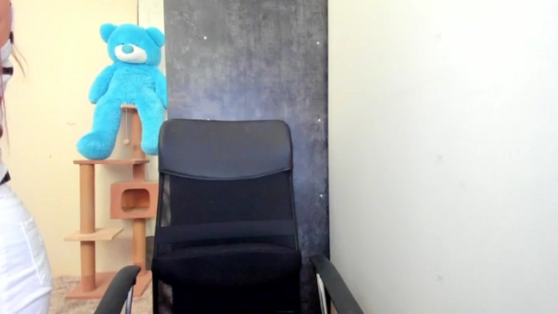 Gallery image thumbnail from FlyingDream's myfreecams stream on, 08/04/2026, 14:32 image 14 of 20