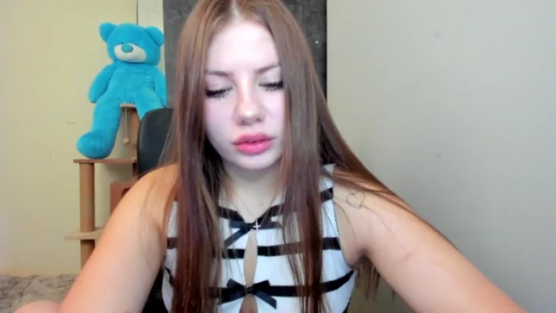 Gallery image thumbnail from FlyingDream's myfreecams stream on, 08/04/2026, 14:32 image 12 of 20