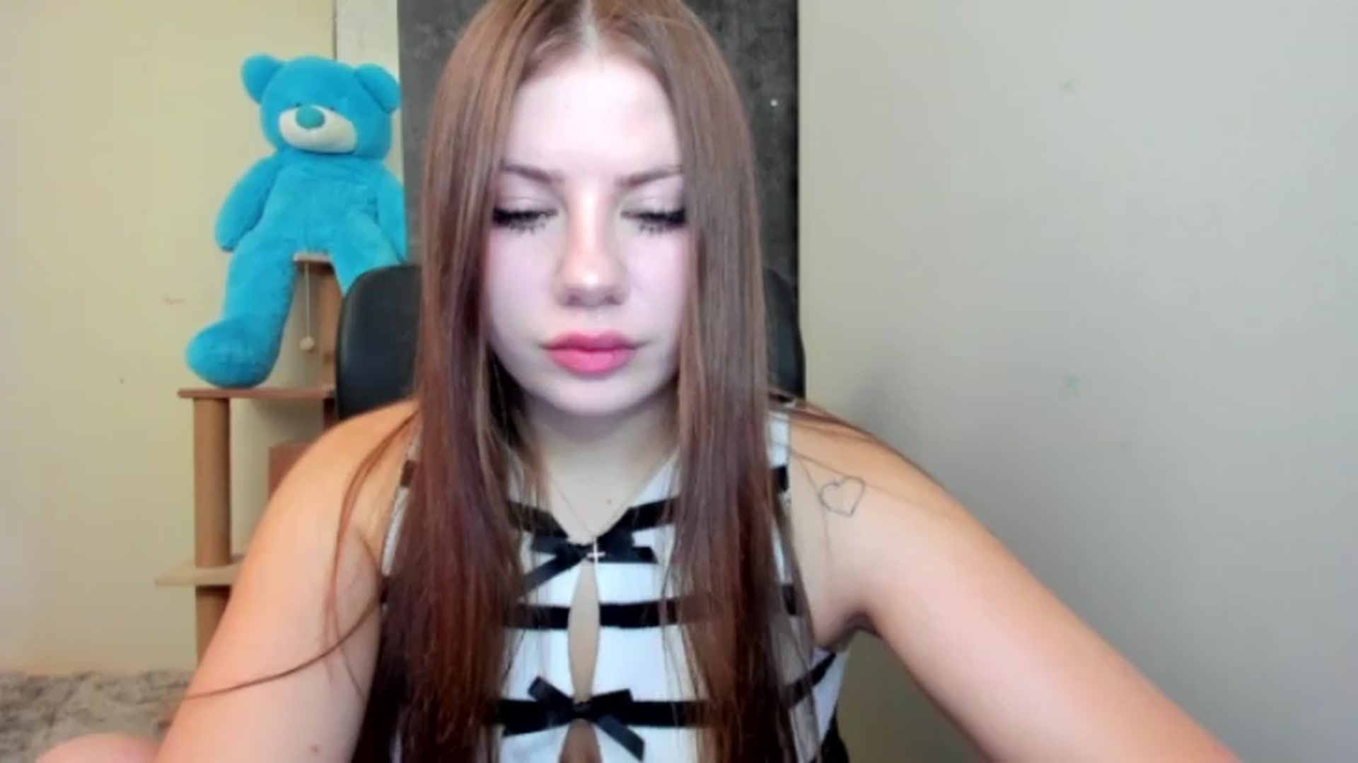 Gallery image thumbnail from FlyingDream's myfreecams stream on, 08/04/2026, 14:32 image 8 of 20
