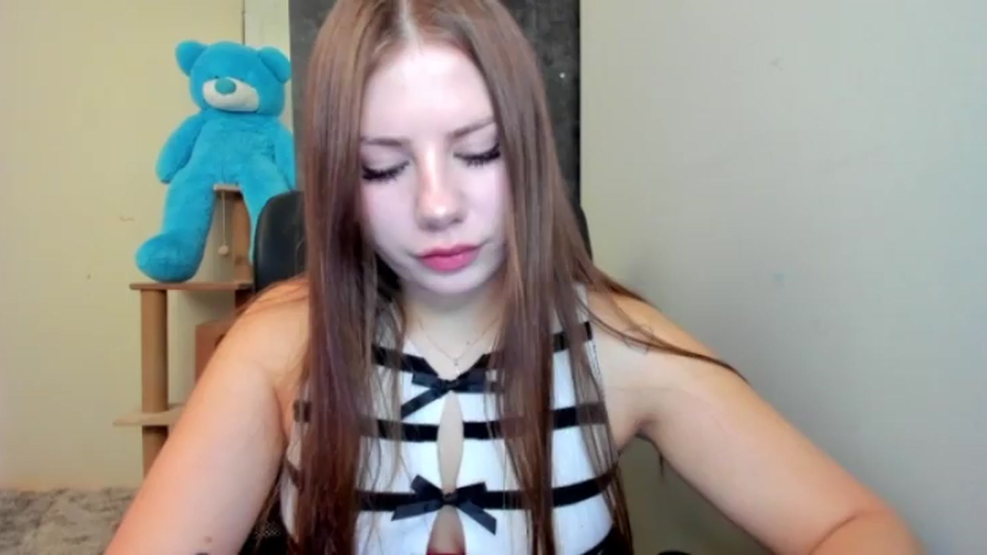 Gallery image thumbnail from FlyingDream's myfreecams stream on, 08/04/2026, 14:32 image 16 of 20