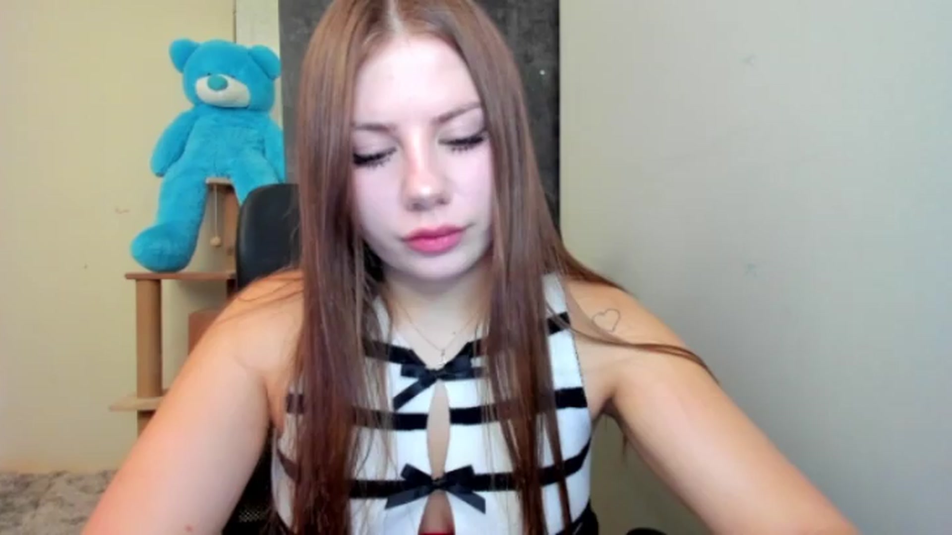 Gallery image thumbnail from FlyingDream's myfreecams stream on, 08/04/2026, 14:32 image 17 of 20