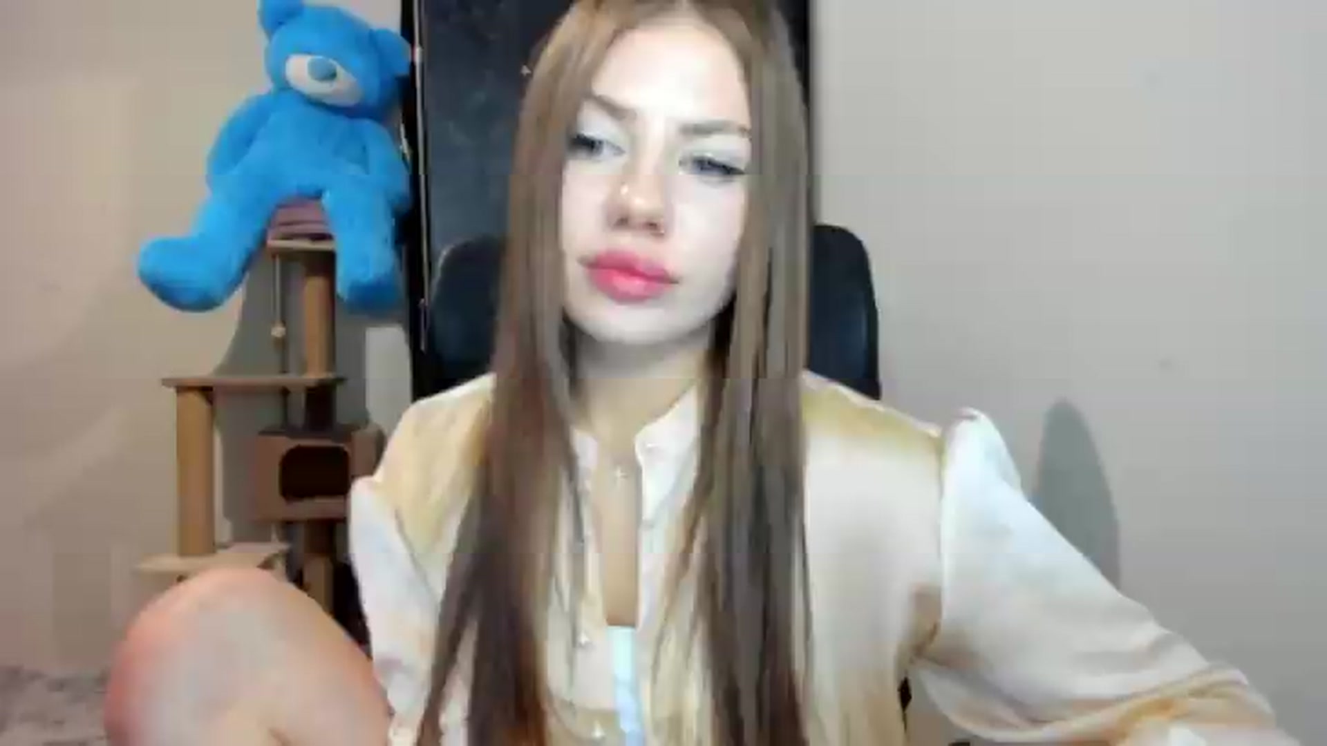 Gallery image thumbnail from FlyingDream's myfreecams stream on, 08/15/2026, 21:24 image 17 of 20