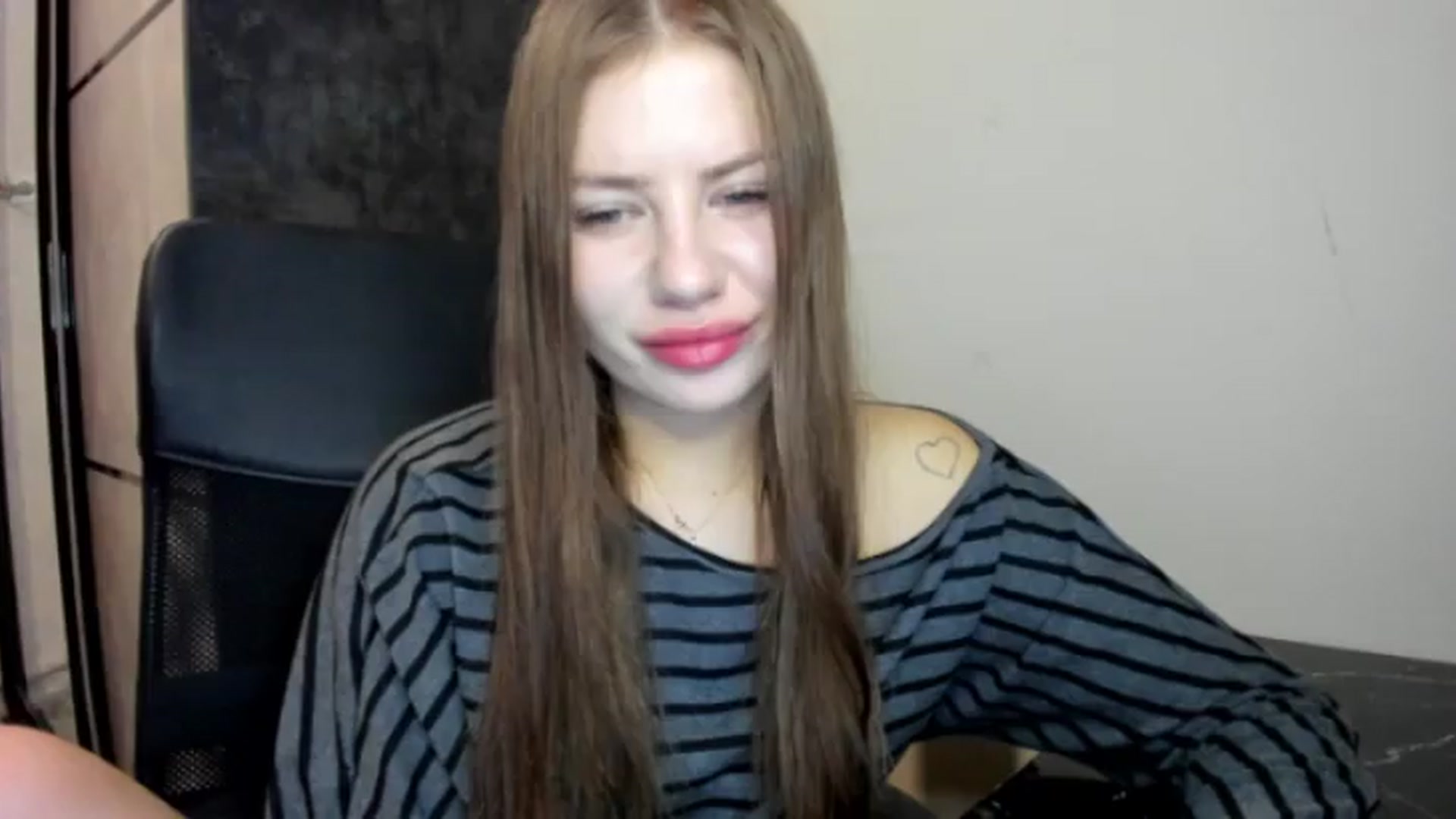 Gallery image thumbnail from FlyingDream's myfreecams stream on, 08/21/2026, 19:31 image 7 of 20