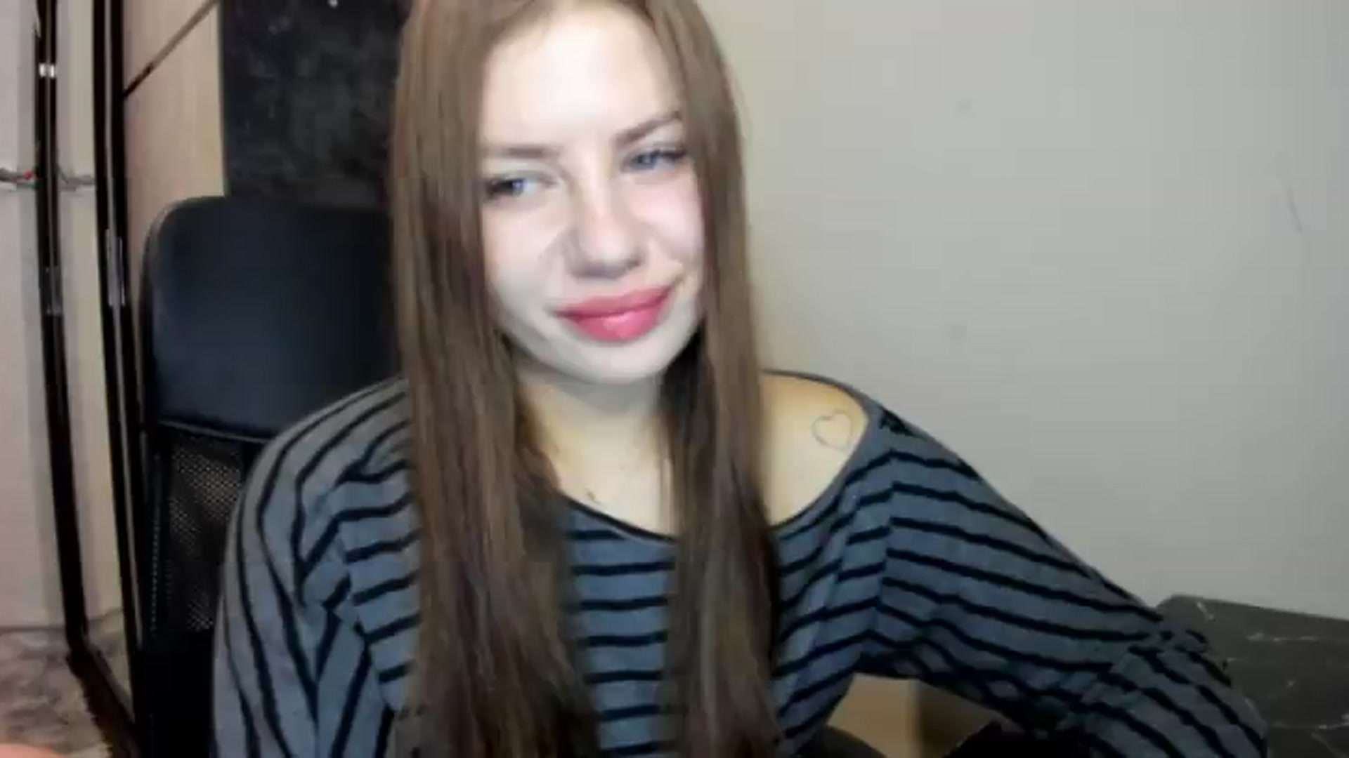 Gallery image thumbnail from FlyingDream's myfreecams stream on, 08/21/2026, 19:31 image 6 of 20