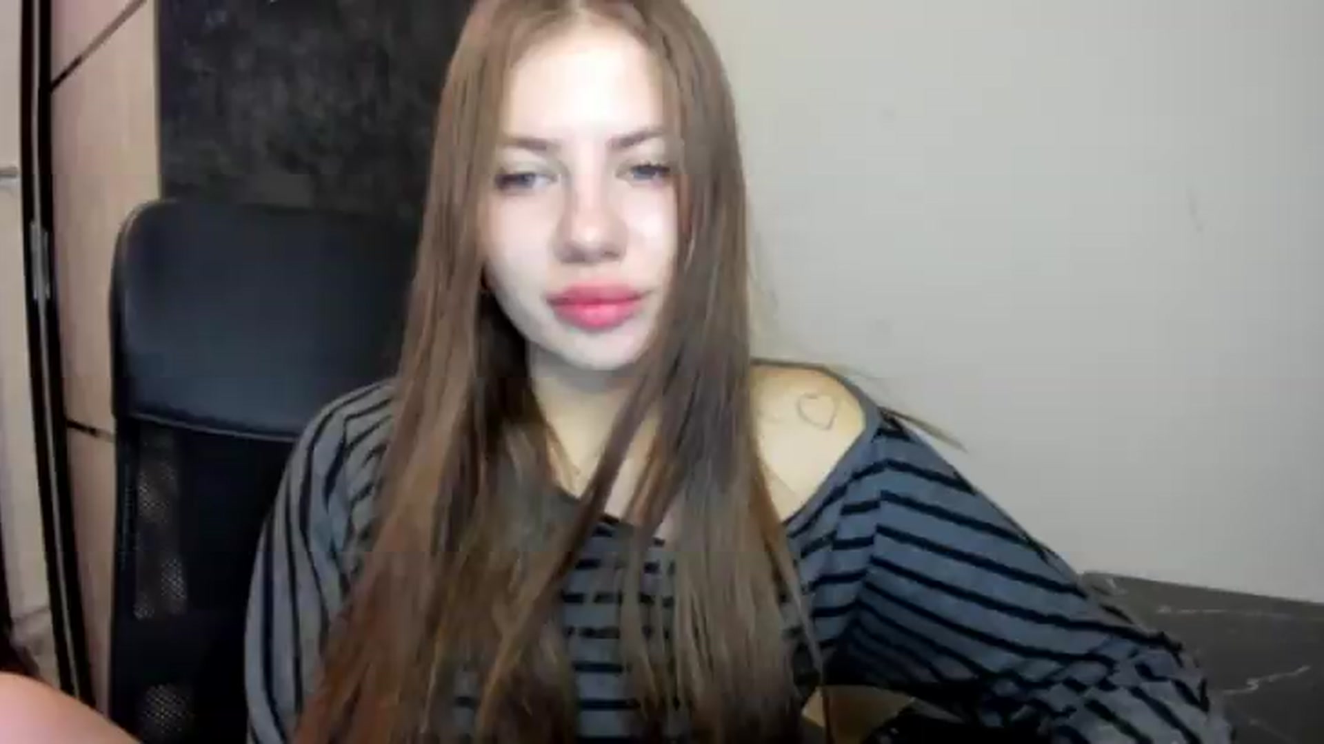 Gallery image thumbnail from FlyingDream's myfreecams stream on, 08/21/2026, 19:31 image 17 of 20