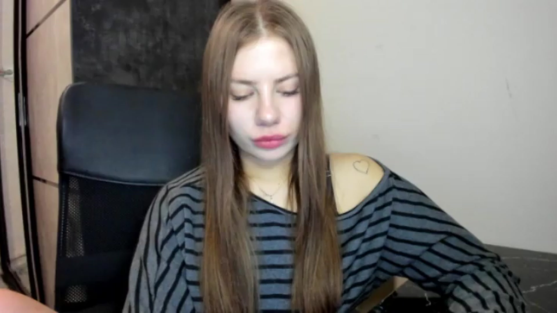 Gallery image thumbnail from FlyingDream's myfreecams stream on, 08/21/2026, 19:31 image 11 of 20