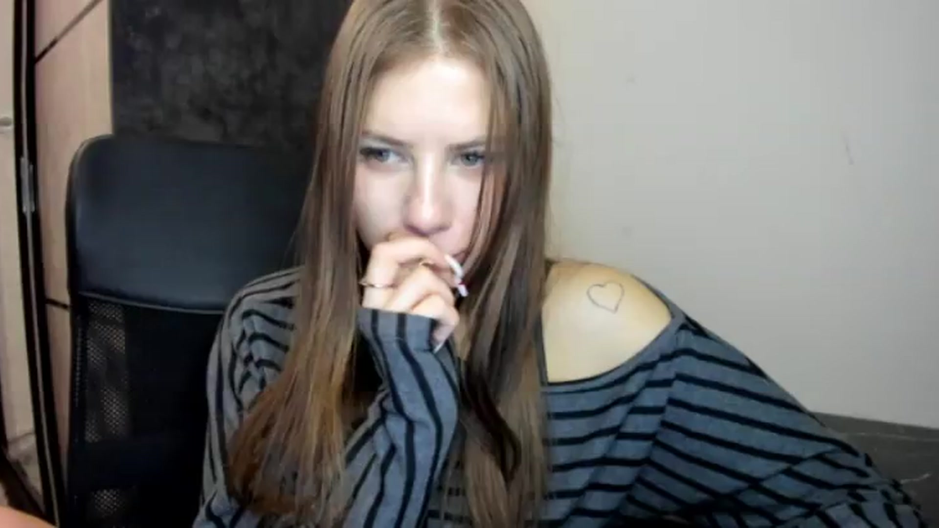 Gallery image thumbnail from FlyingDream's myfreecams stream on, 08/21/2026, 19:31 image 19 of 20
