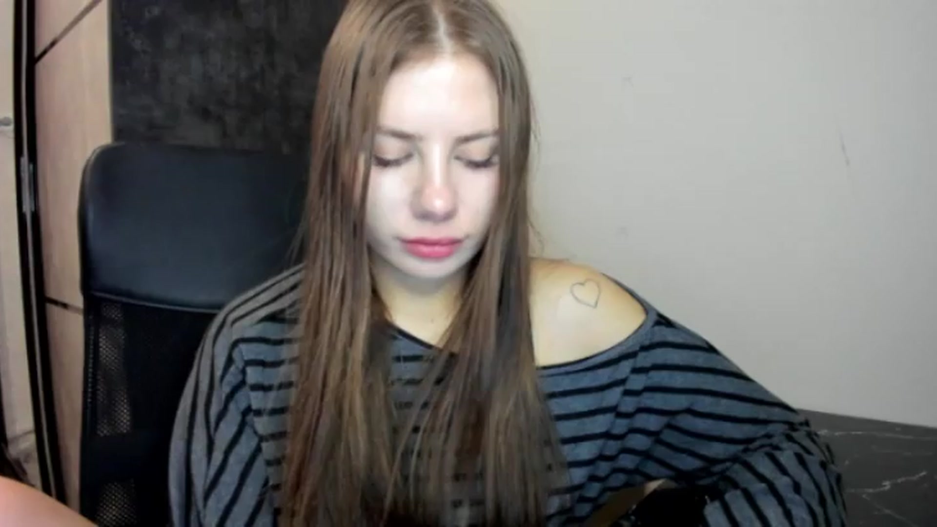 Gallery image thumbnail from FlyingDream's myfreecams stream on, 08/21/2026, 19:54 image 1 of 20