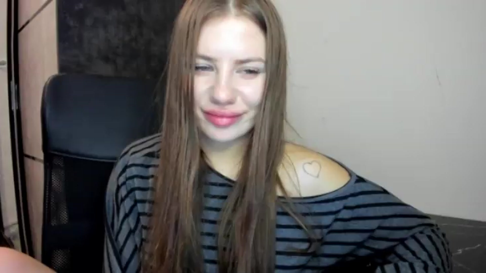 Gallery image thumbnail from FlyingDream's myfreecams stream on, 08/21/2026, 19:54 image 16 of 20