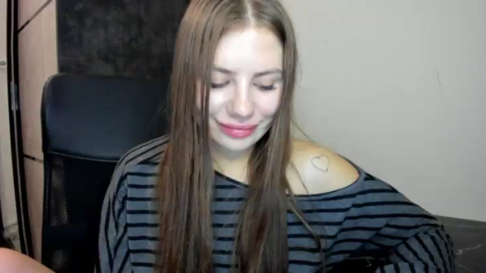 Gallery image thumbnail from FlyingDream's myfreecams stream on, 08/21/2026, 19:54 image 17 of 20