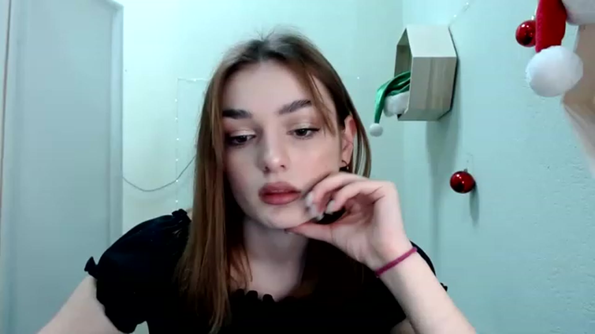 Gallery image thumbnail from For_Love_'s myfreecams stream on, 12/28/2022, 14:01 image 6 of 20
