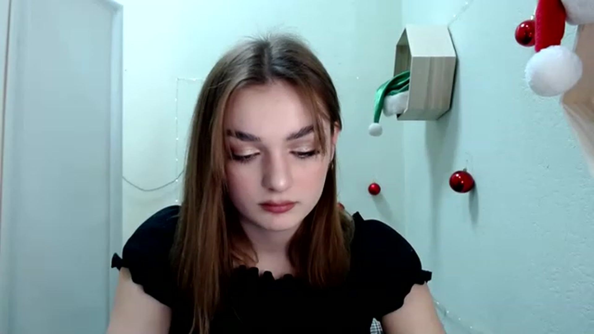 Gallery image thumbnail from For_Love_'s myfreecams stream on, 12/28/2022, 14:01 image 8 of 20