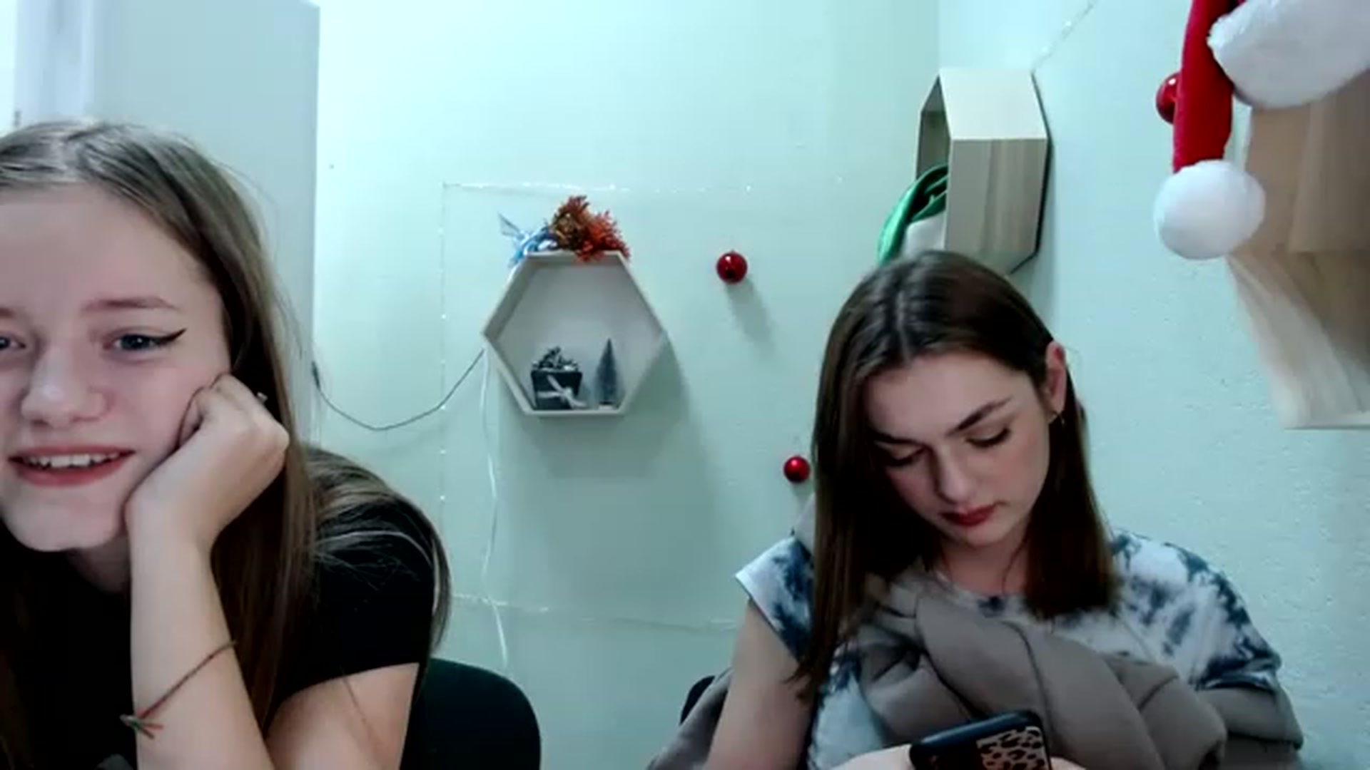 Gallery image thumbnail from For_Love_'s myfreecams stream on, 12/29/2022, 17:36 image 13 of 20