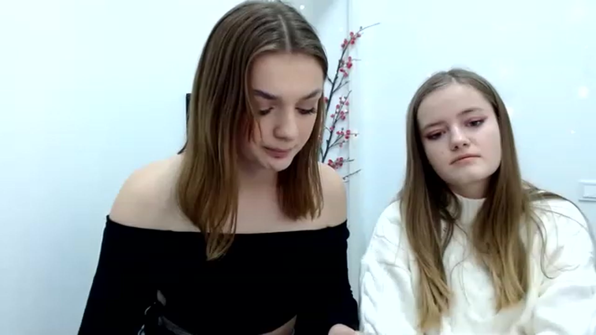 Gallery image thumbnail from For_Love_'s myfreecams stream on, 01/19/2023, 17:06 image 2 of 20