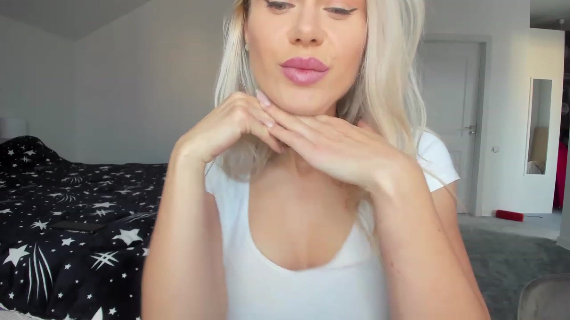 Gallery image thumbnail from Forbidn_Fruit's myfreecams stream on, 11/29/2022, 09:38 image 10 of 20
